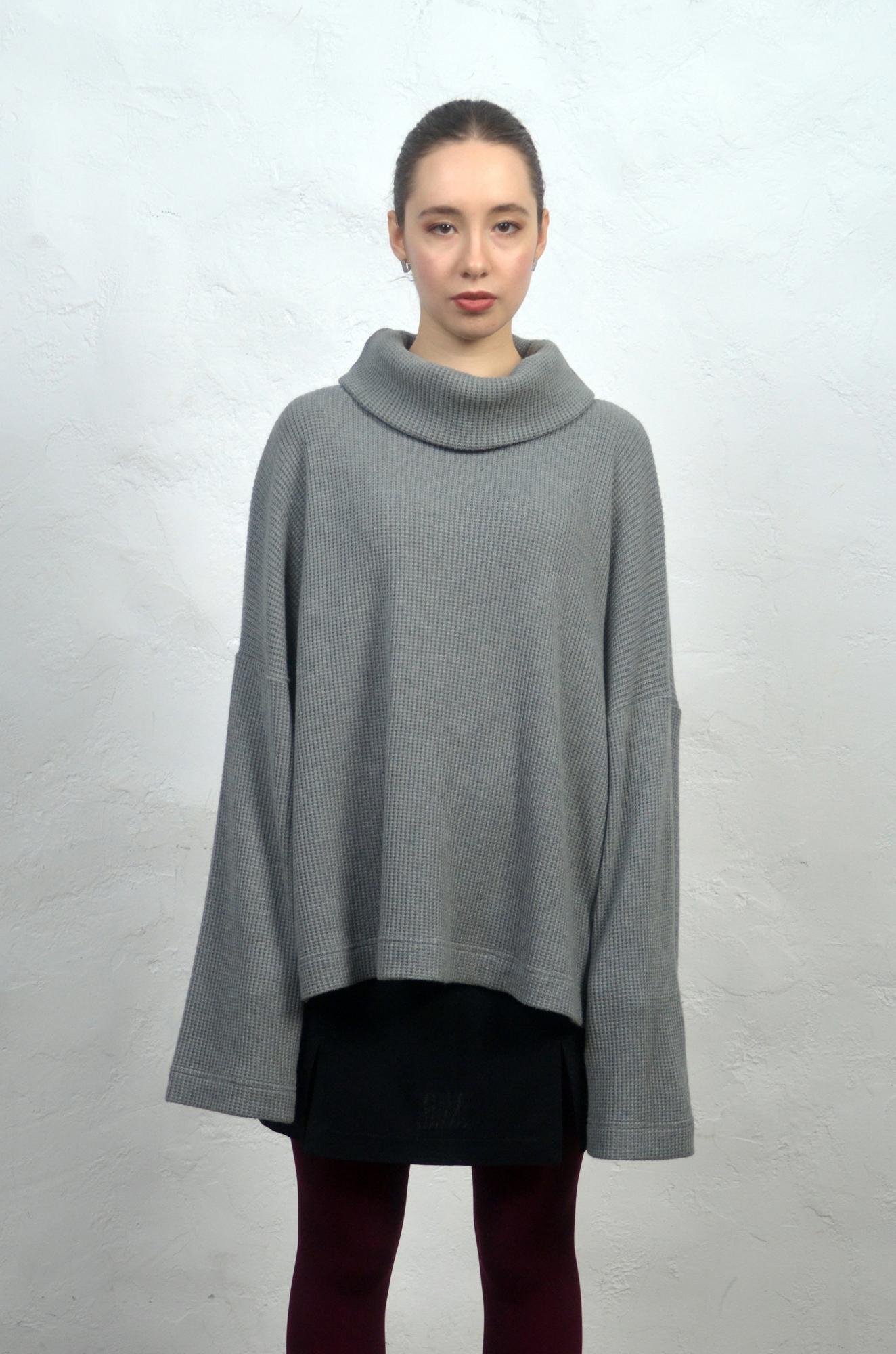 Свитер трикотажный с воротником-стойкой