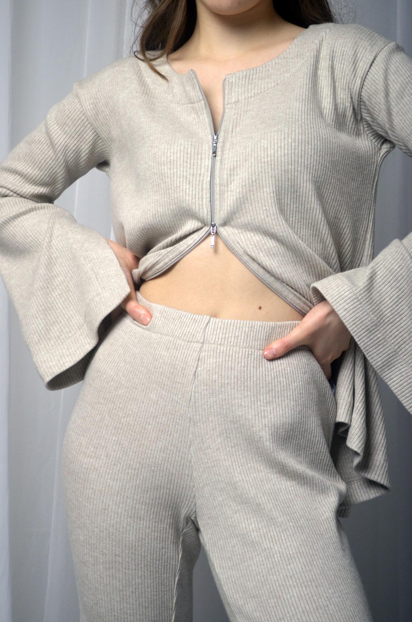 Костюм трикотажный (топ + брюки)