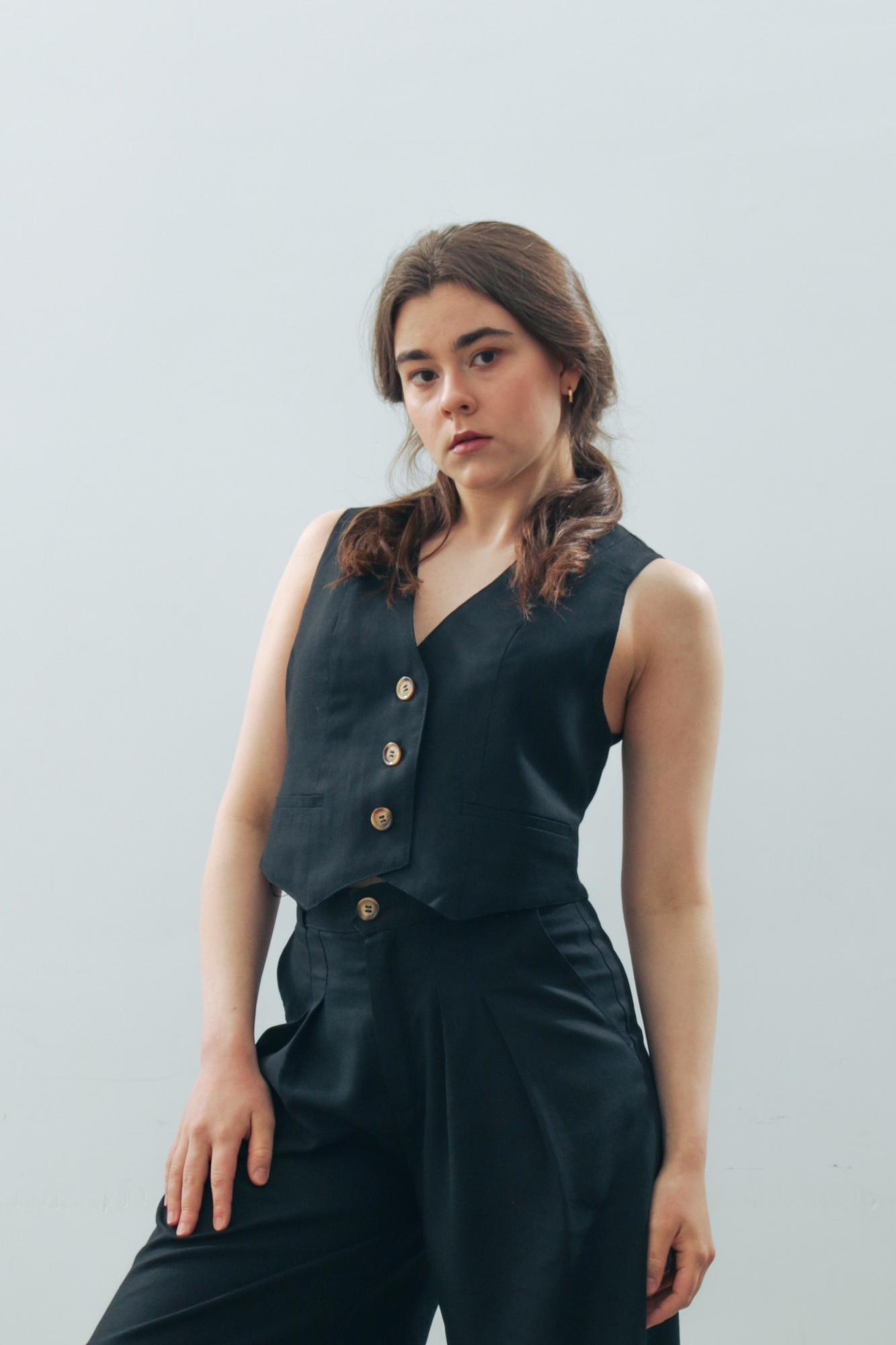Жилет лен/вискоза в цвете ГЛУБОКИЙ ЧЁРНЫЙ