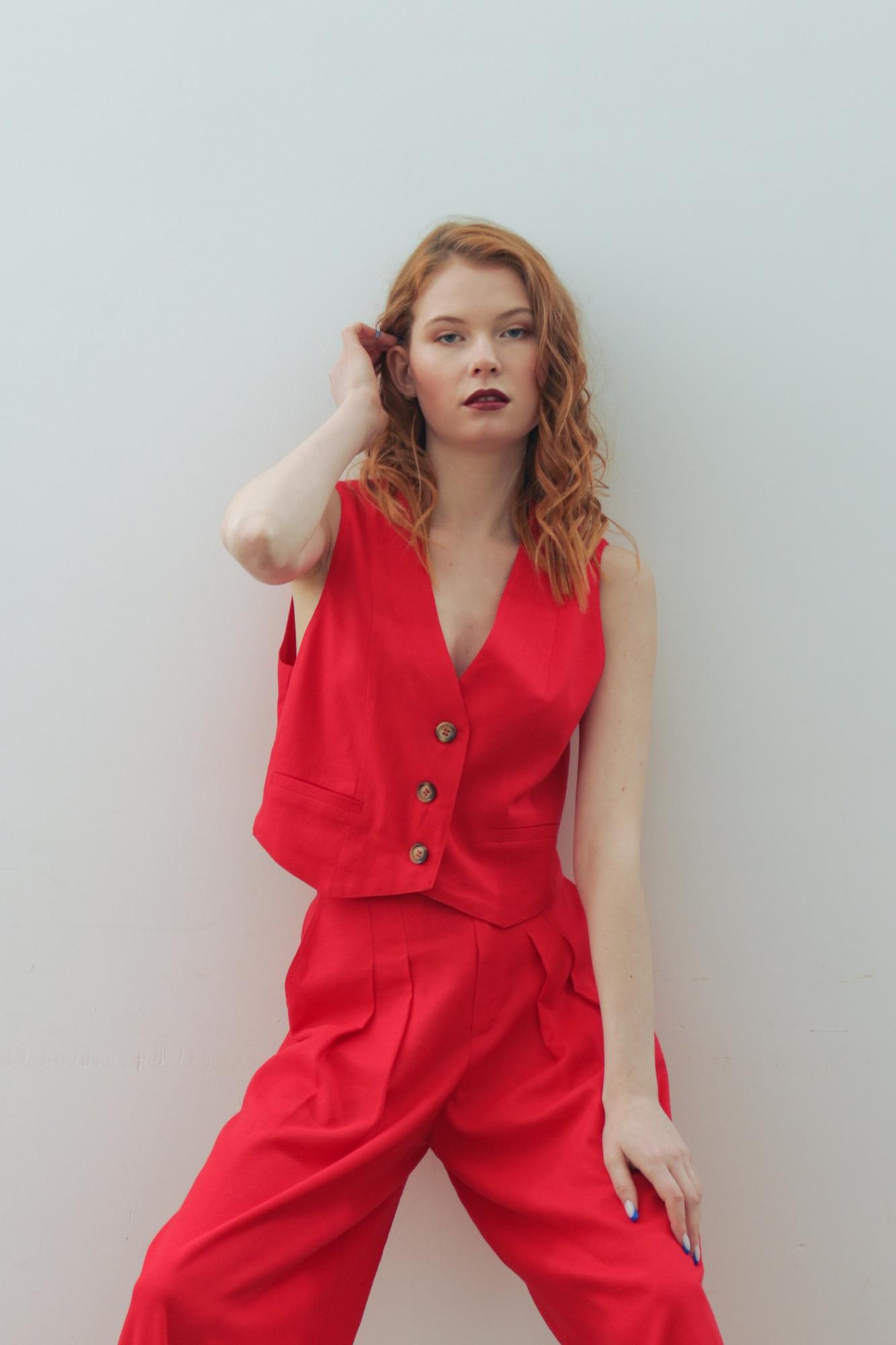 Жилет лен/вискоза в цвете КРАСНОЕ ТАНГО