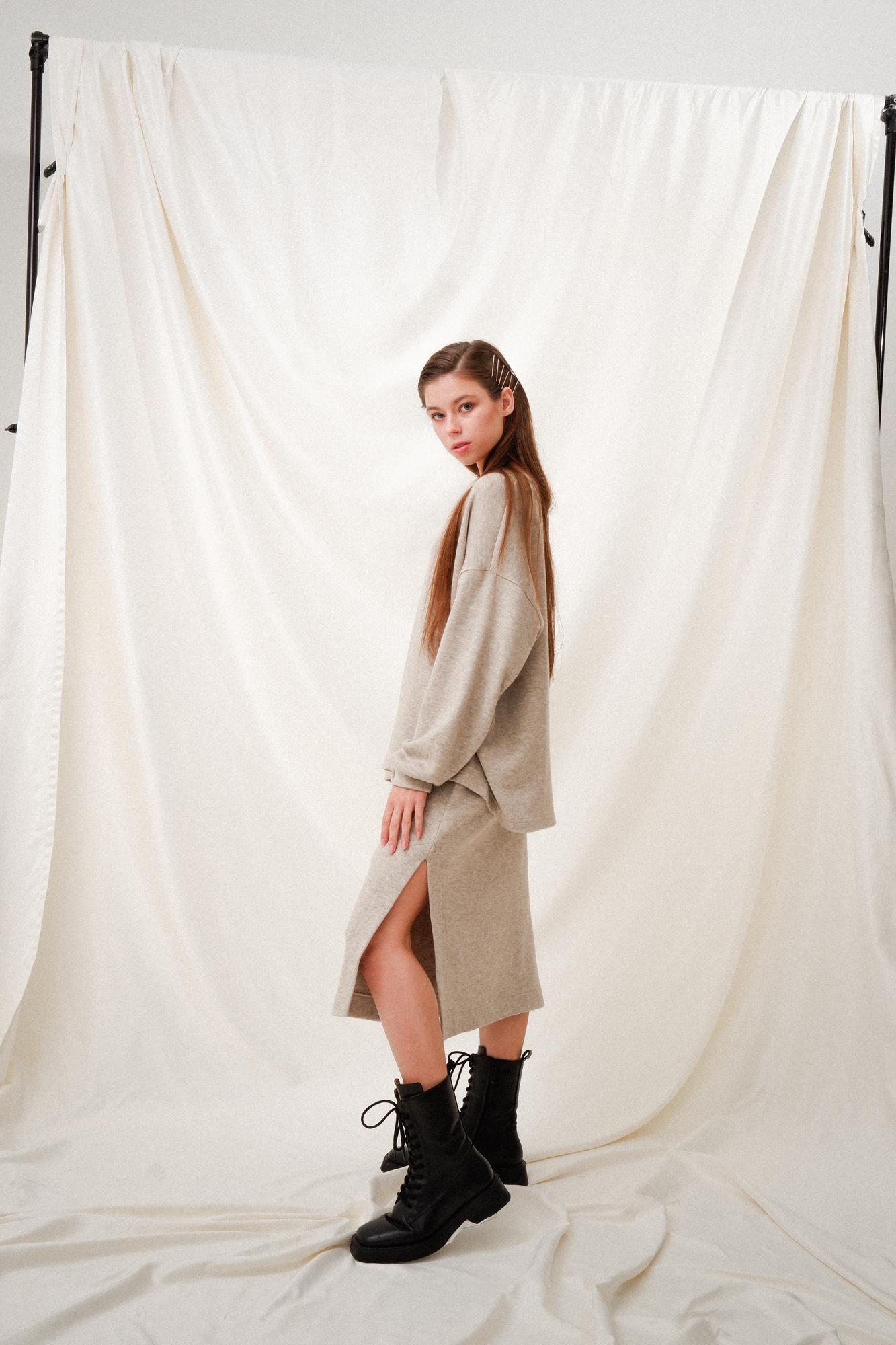 Комплект ЮБКА С РАЗРЕЗАМИ + ДЖЕМПЕР  "Древесный Пепел"