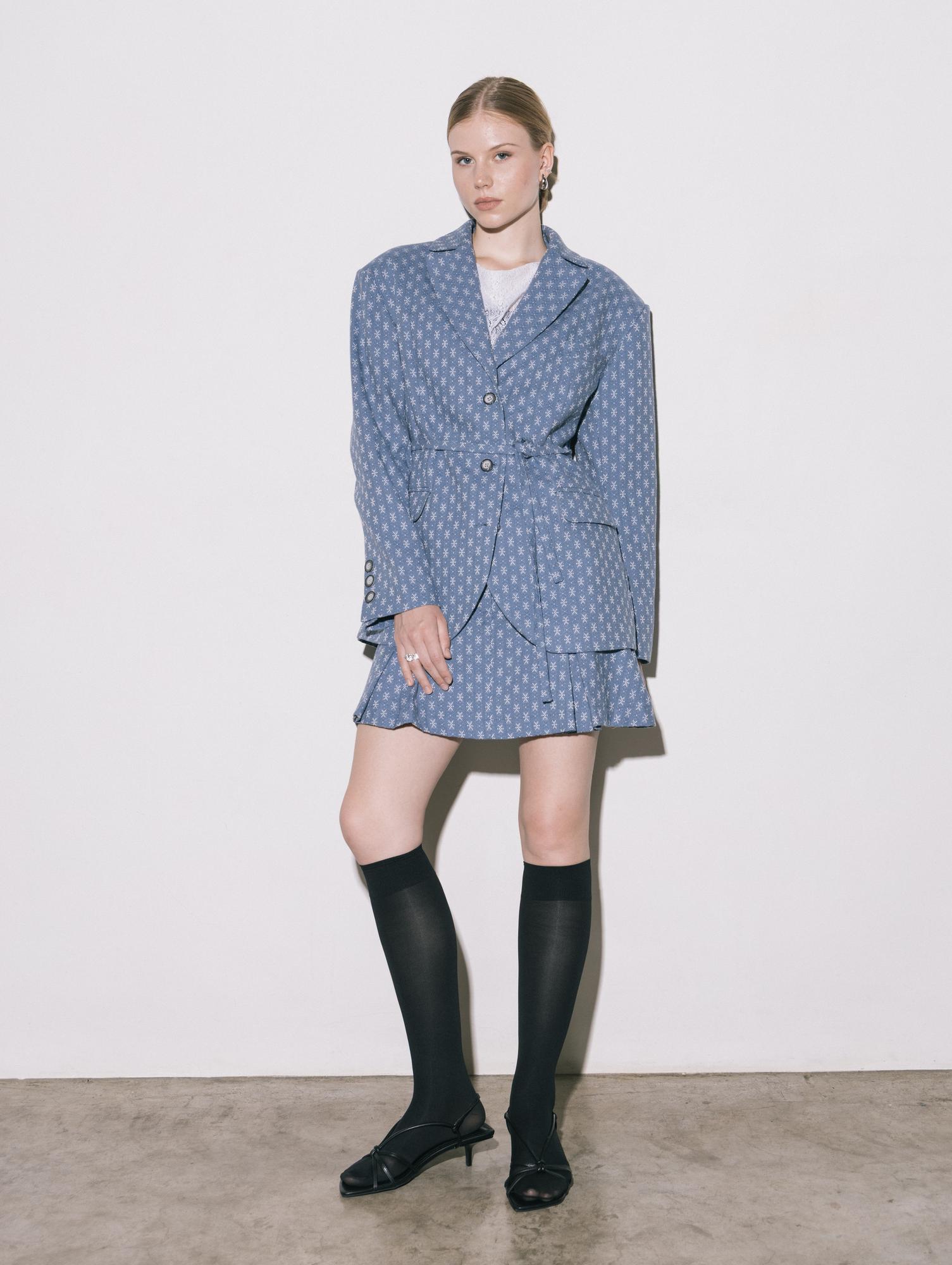 Жакет из хлопкового жаккарда, с регулируемым поясом на спинке