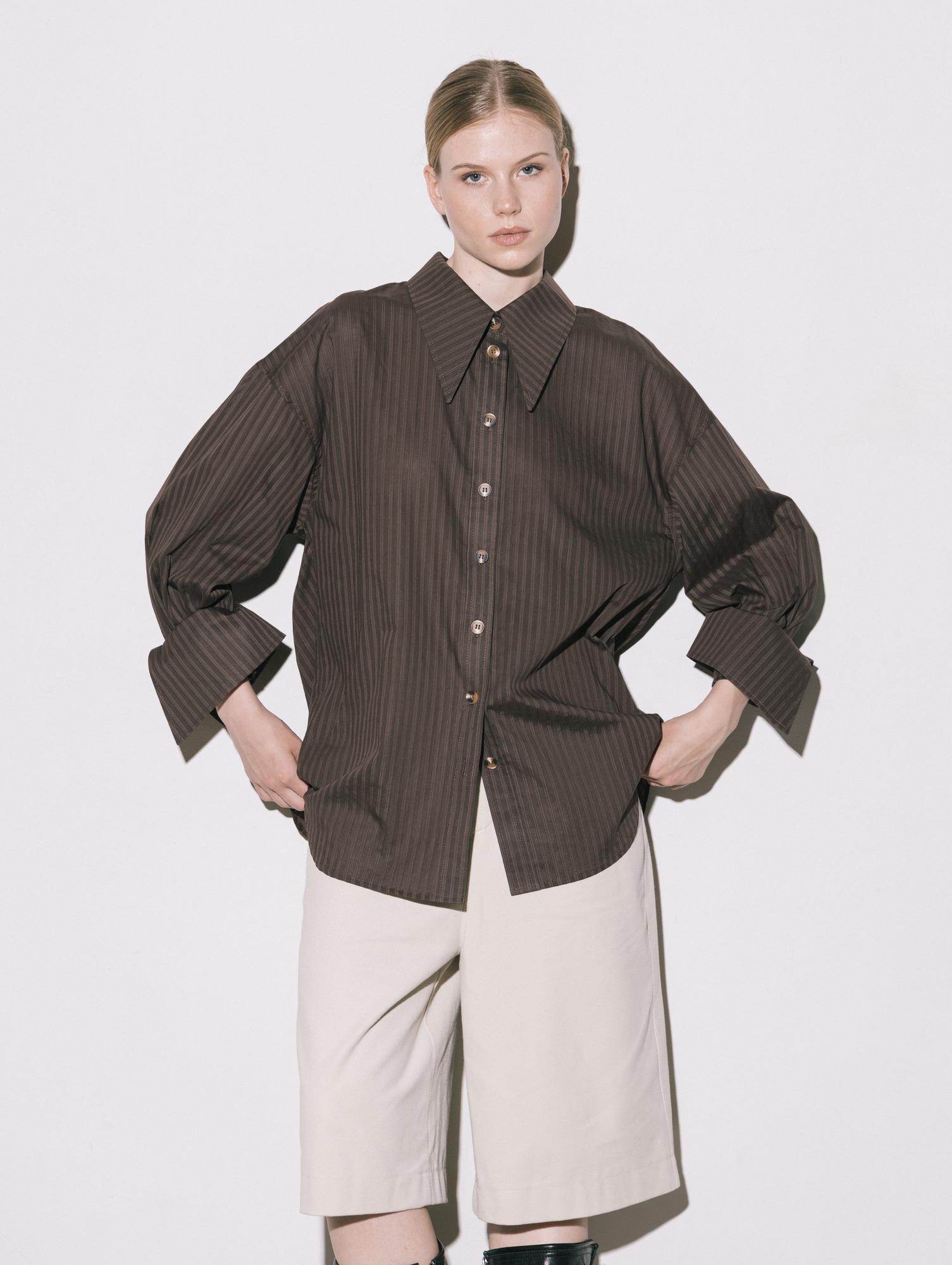 Свободная рубашка в цвете "горький шоколад"