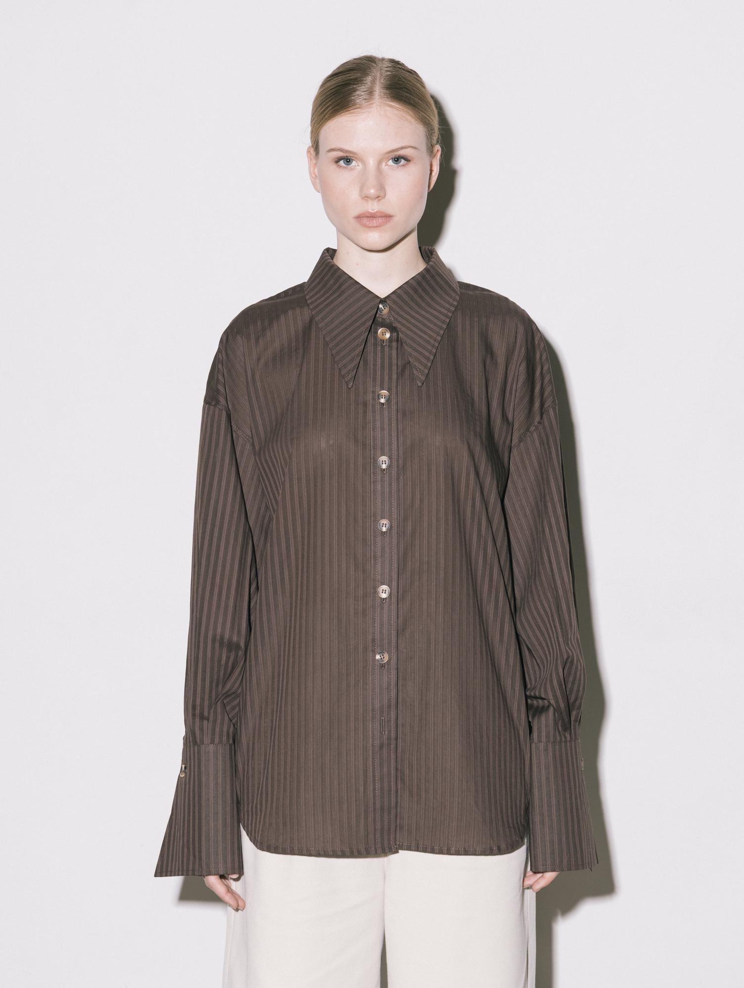 Свободная рубашка в цвете "горький шоколад"
