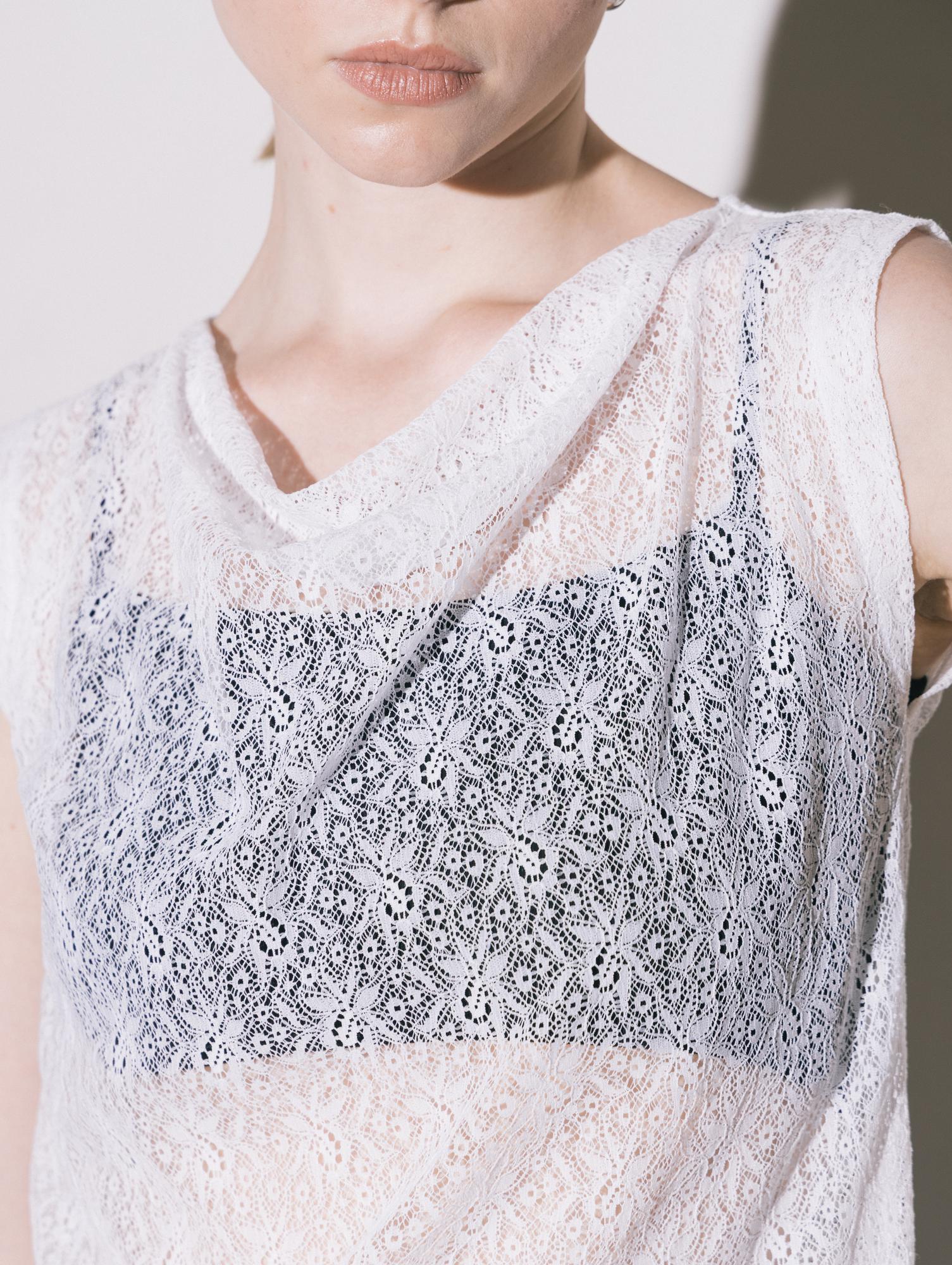 Топ из гипюра в белом цвете