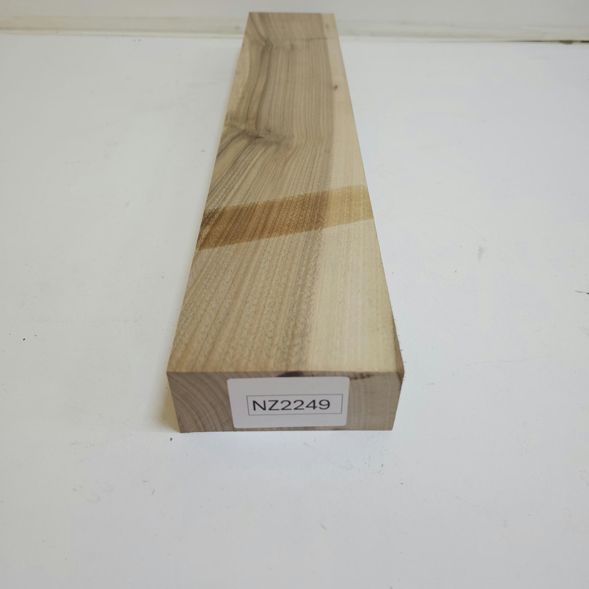 Заготовка столярная из древесины Орех Европейский размеры 601*108*47мм NZ2249