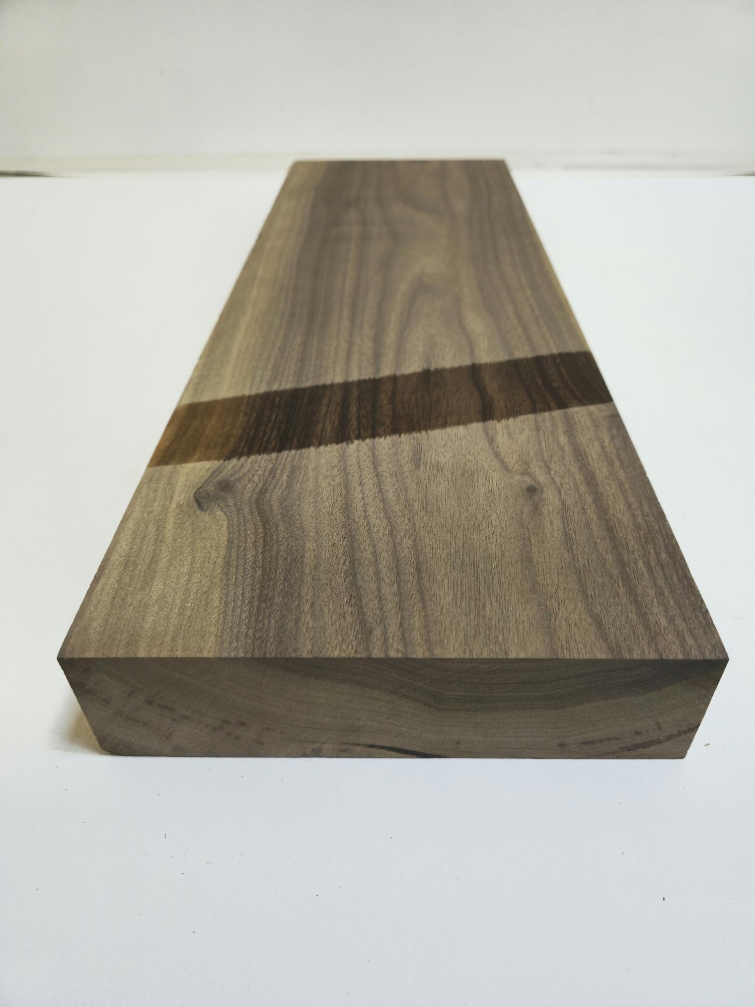 Заготовка столярная из древесины Орех Американский размеры 555*189*48мм NZ2228