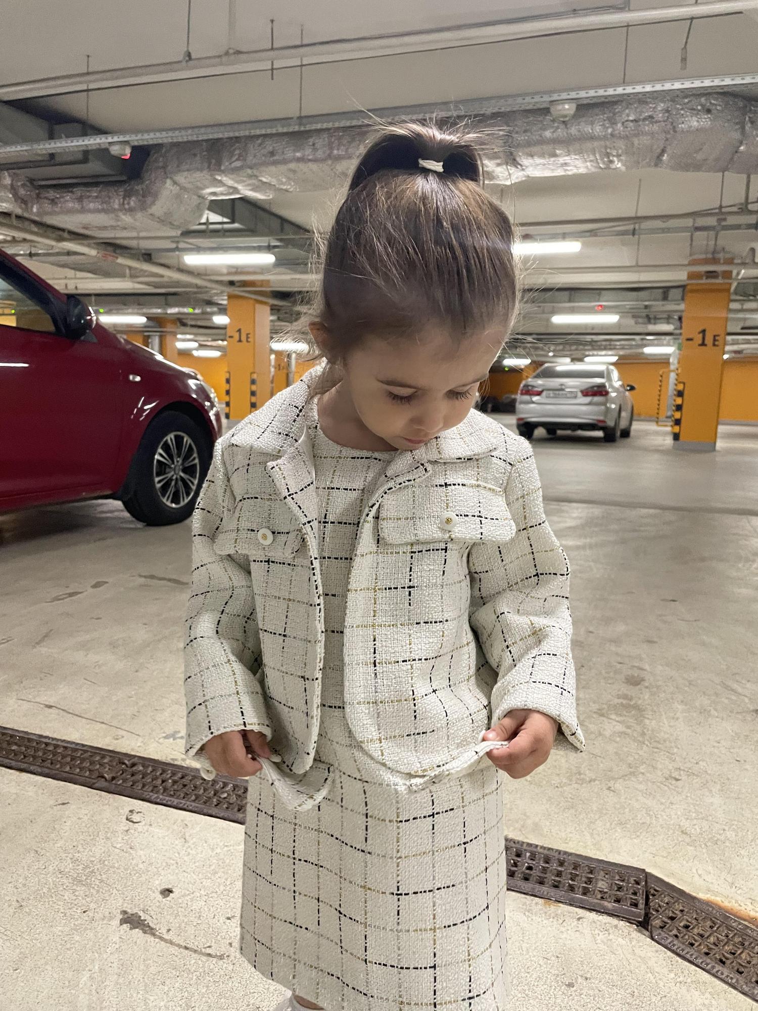 Костюм из твида белый