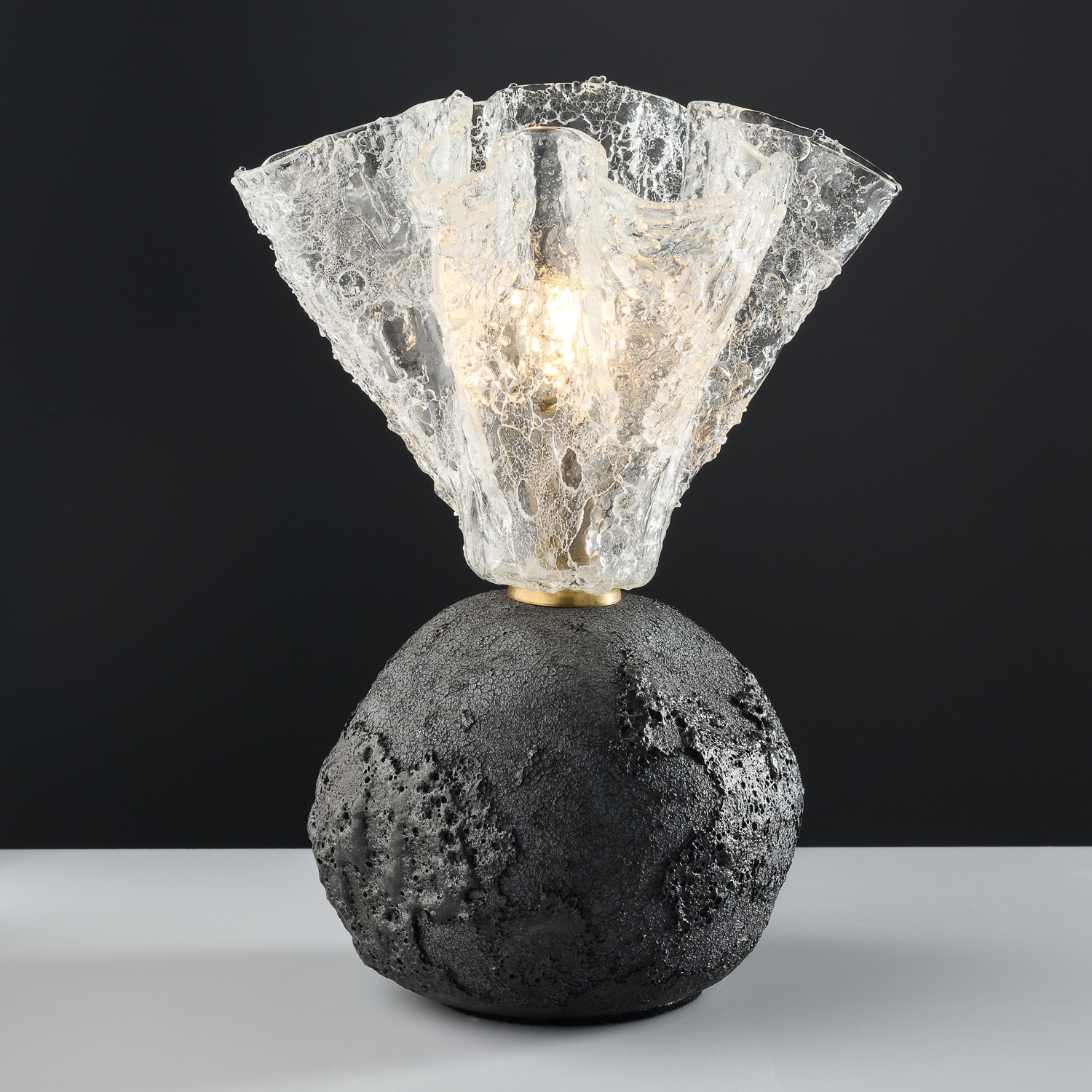 Светильник с круглым  основанием из серии  «Форма жизни»