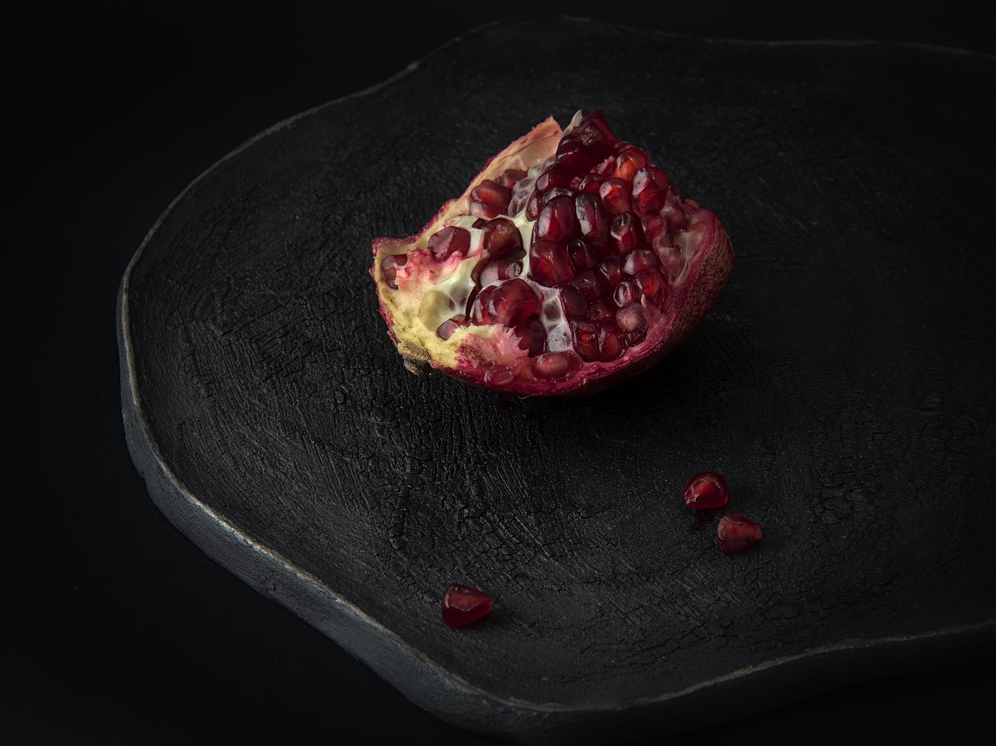 Тарелка сервировочная из серии Yūgen.