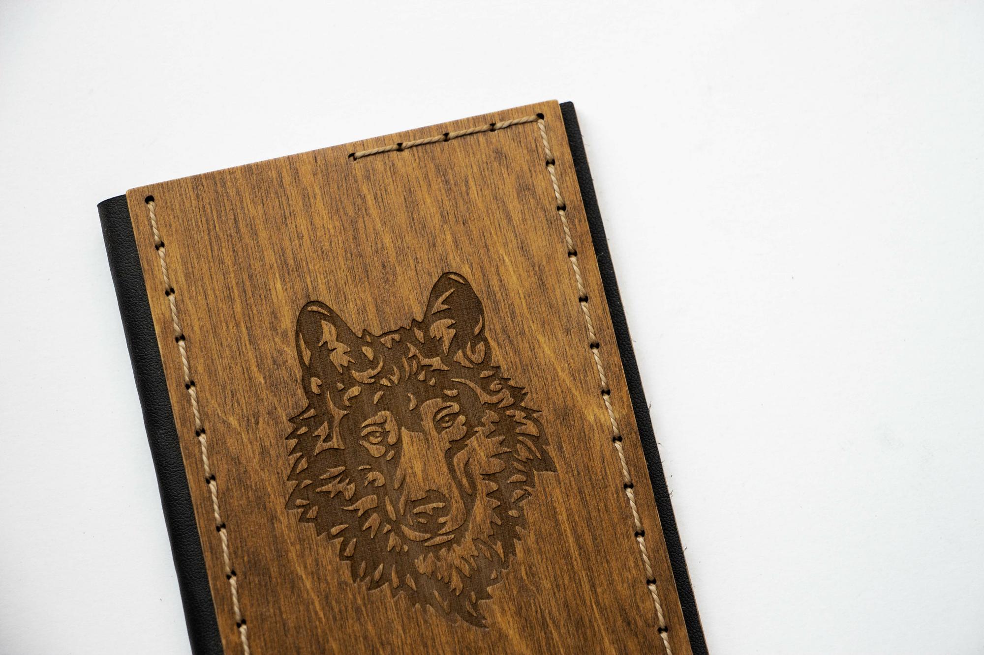 Обложка для паспорта "Волк", морилка