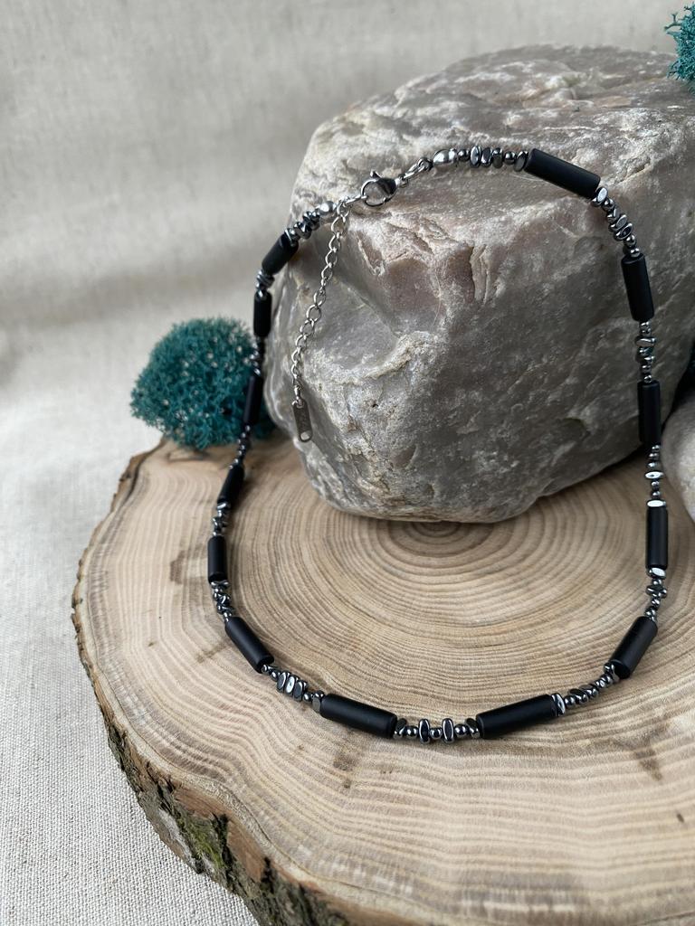 Чокер из натурального гематита и матового черного агата