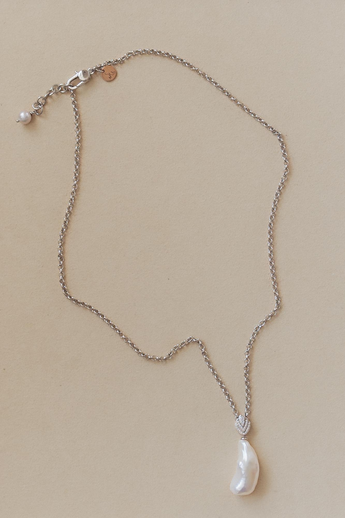 Жемчужина барокко на цепочке, серебряная фурнитура