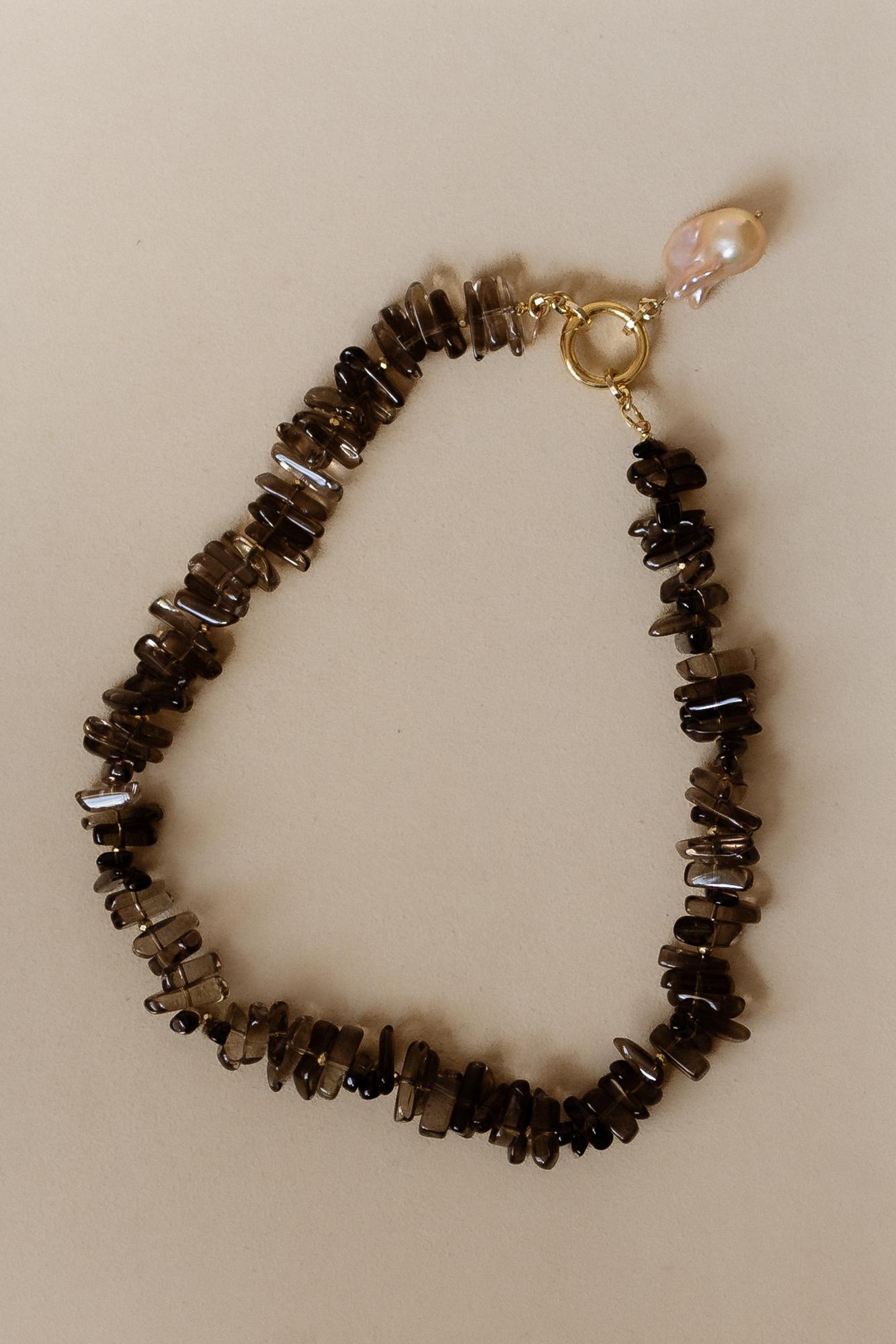 Колье раух-топаза (дымчатый кварц) с подвесной жемчужиной барокко