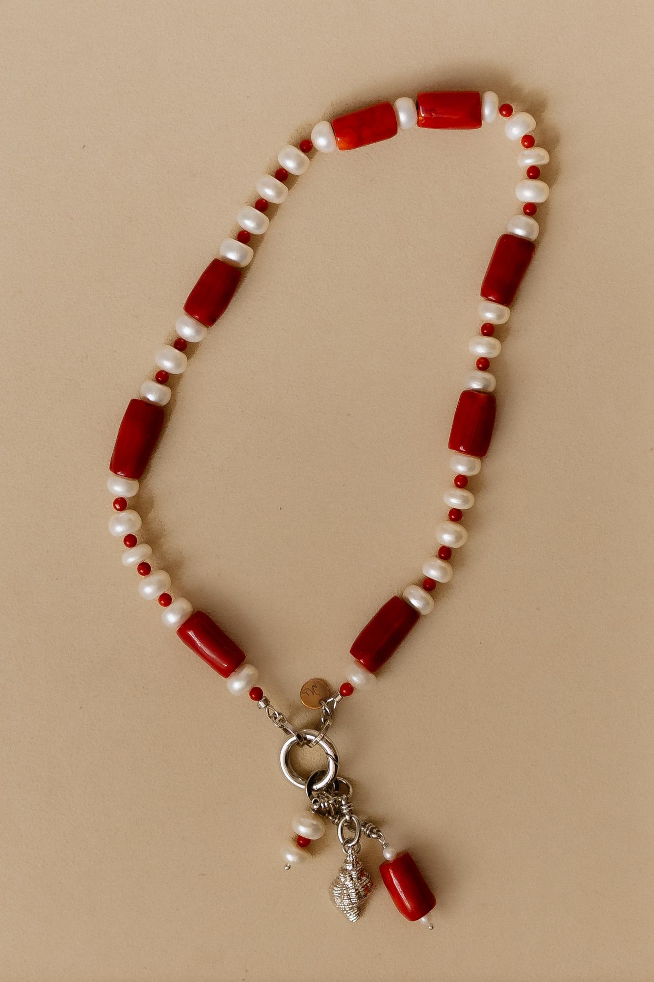 Колье коралл с жемчугом и подвеска с ракушкой