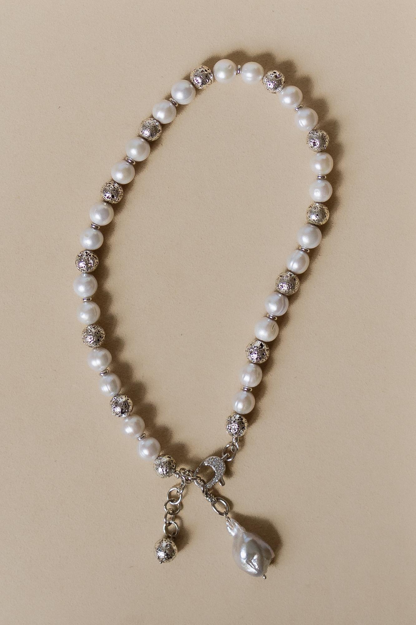 Колье серый жемчуг с лавой, с подвеской жемчужиной барокко