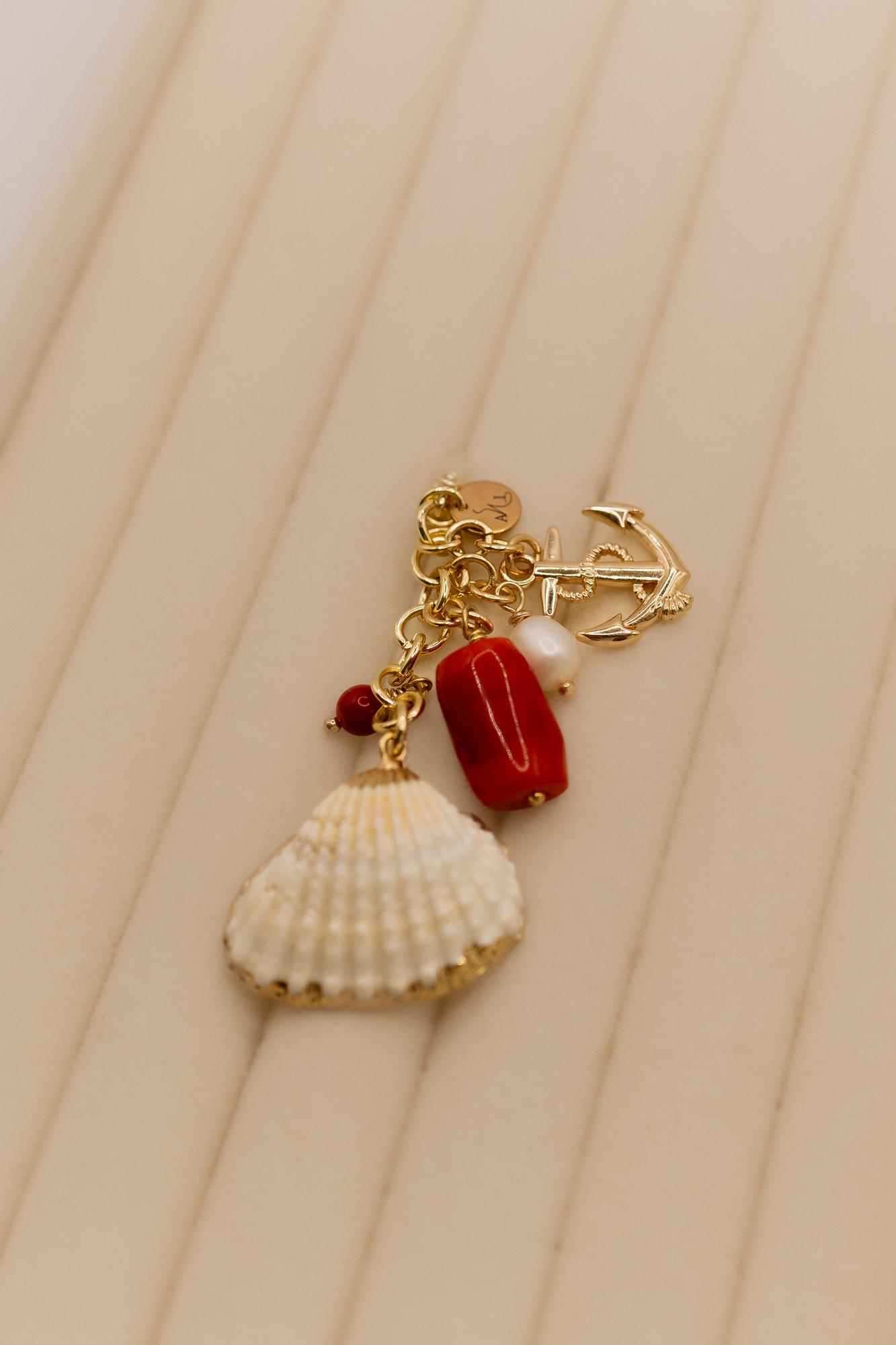 Ракушка с кораллом и жемчугом