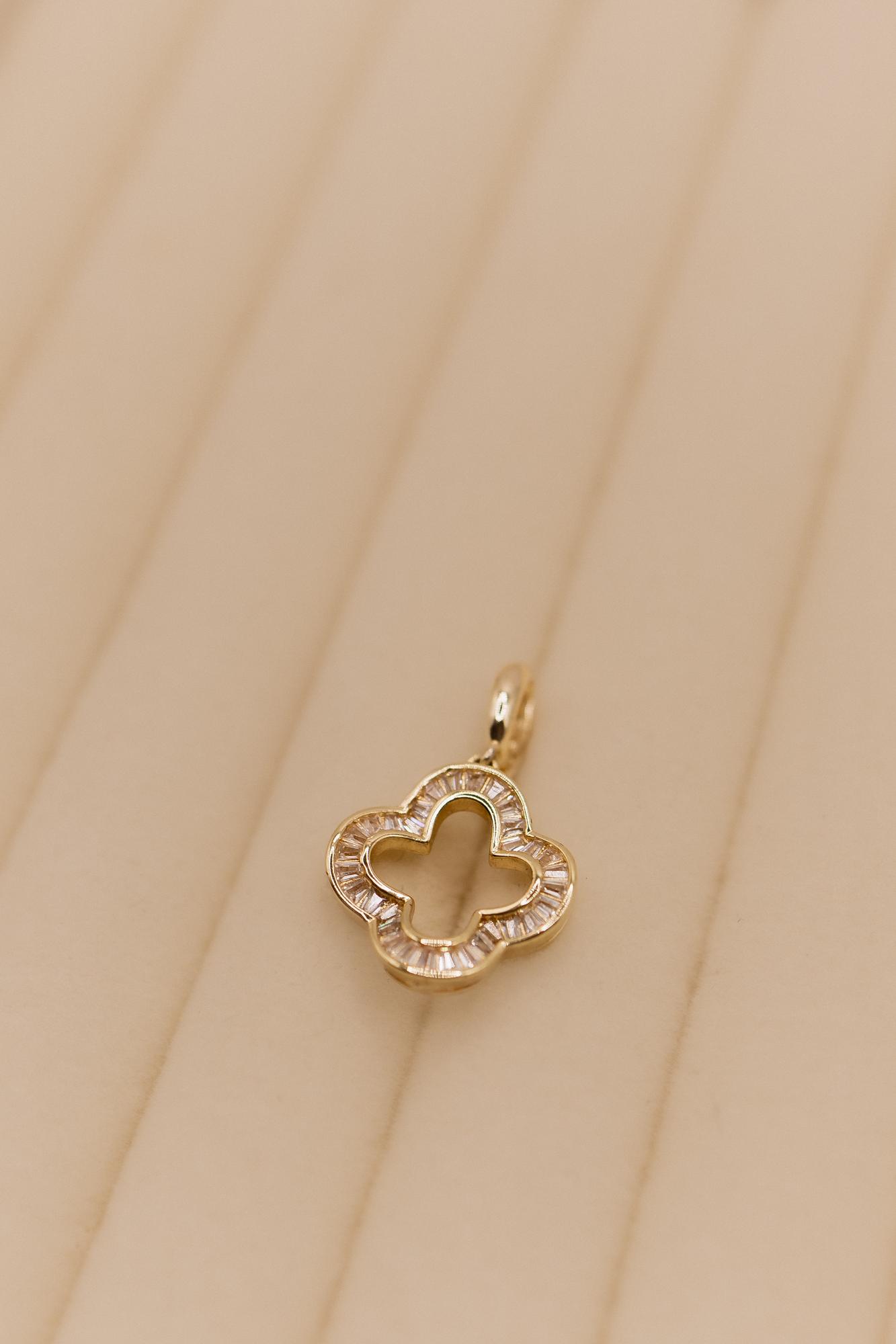 Клевер со стразами