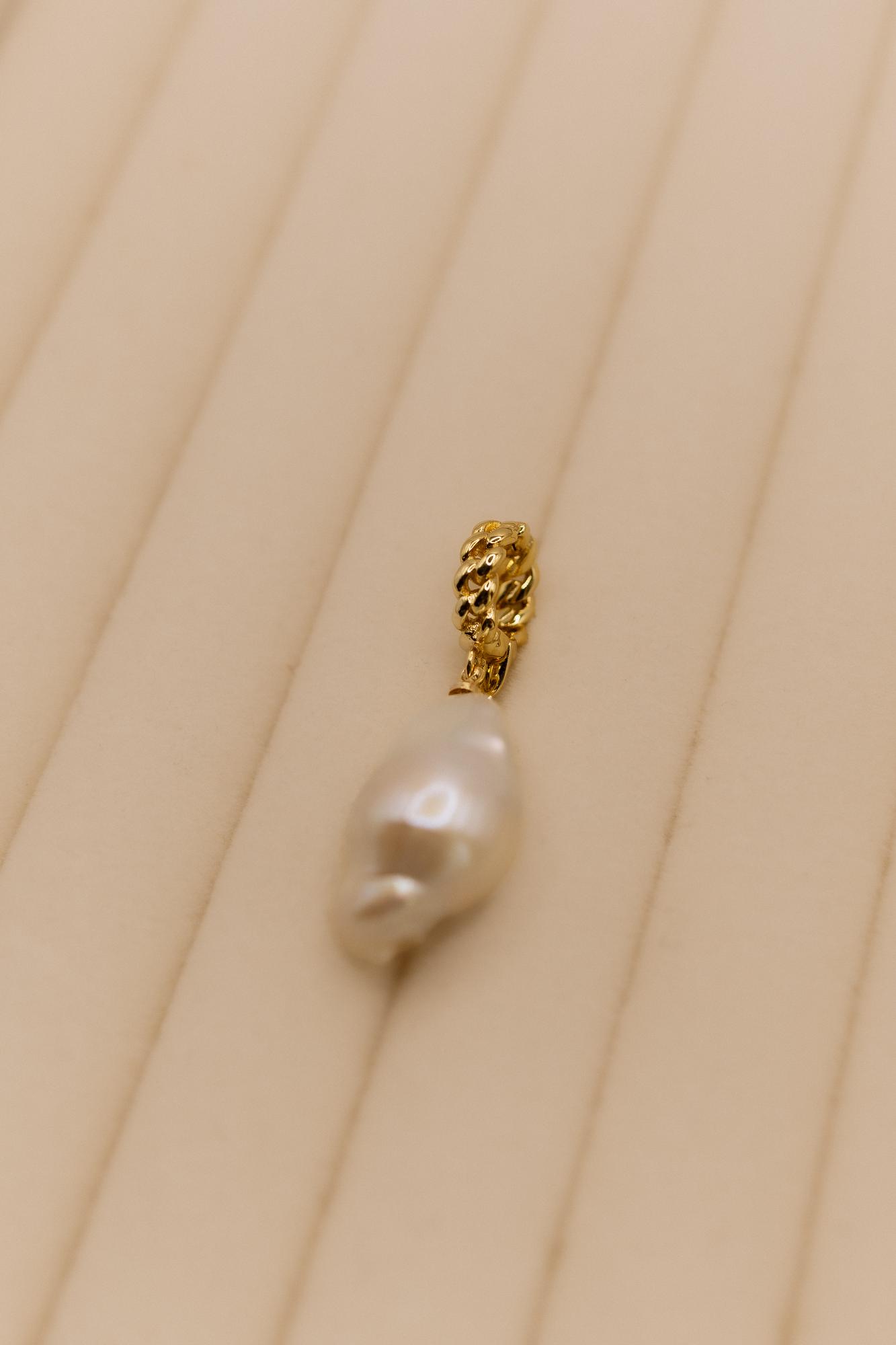 Жемчужина барокко белая, золото