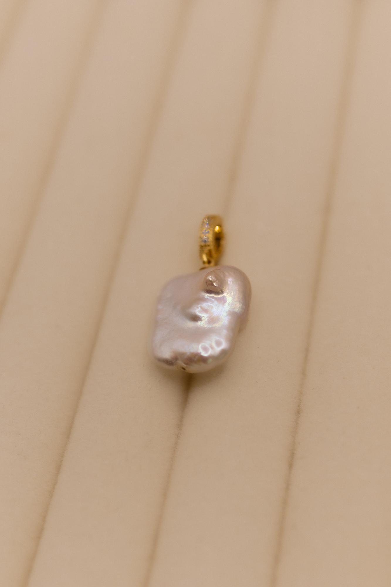 Жемчужина барокко цвета чайной розы, золото