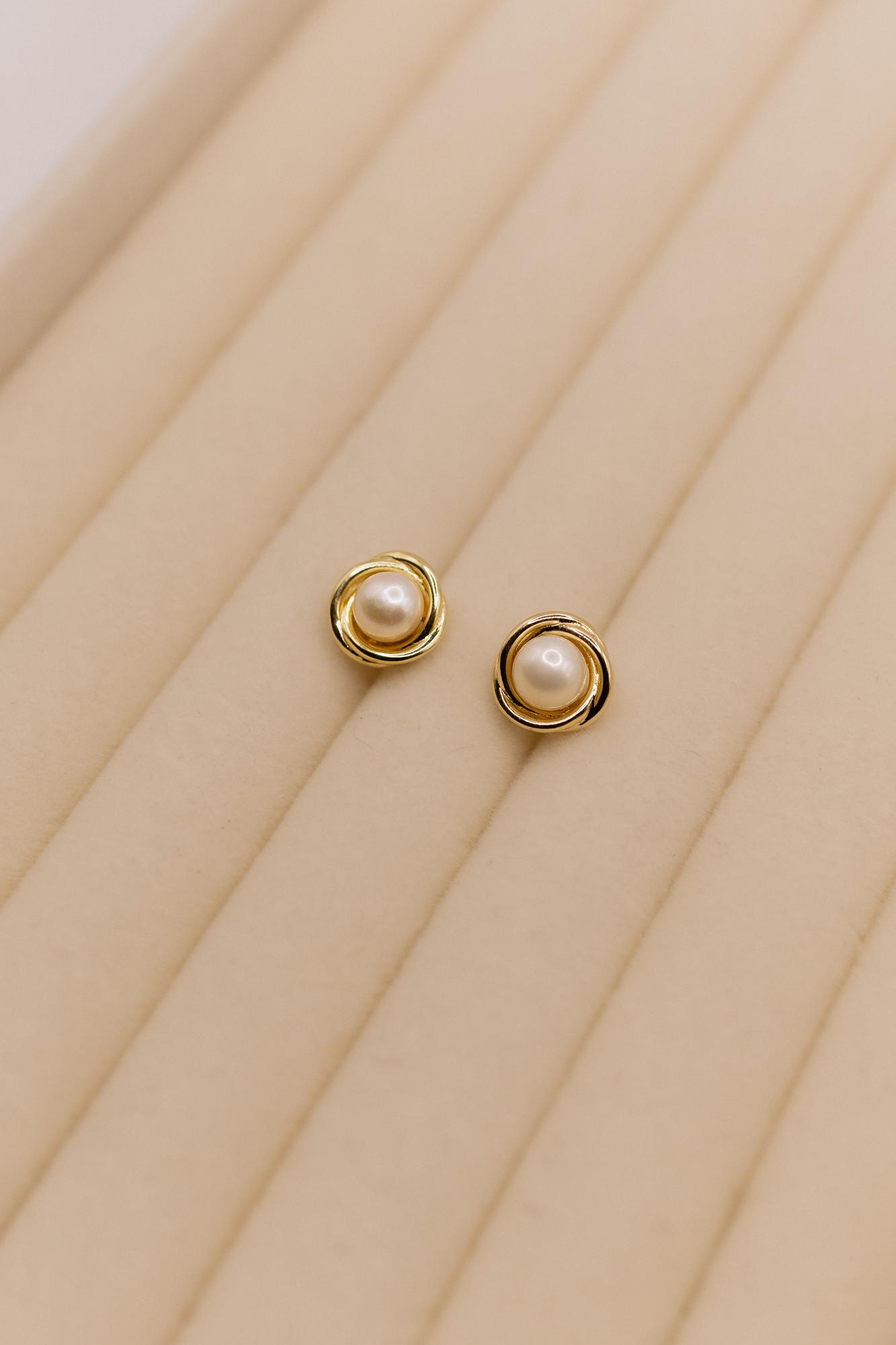 Серьги пуссеты с жемчугом, фурнитура золото