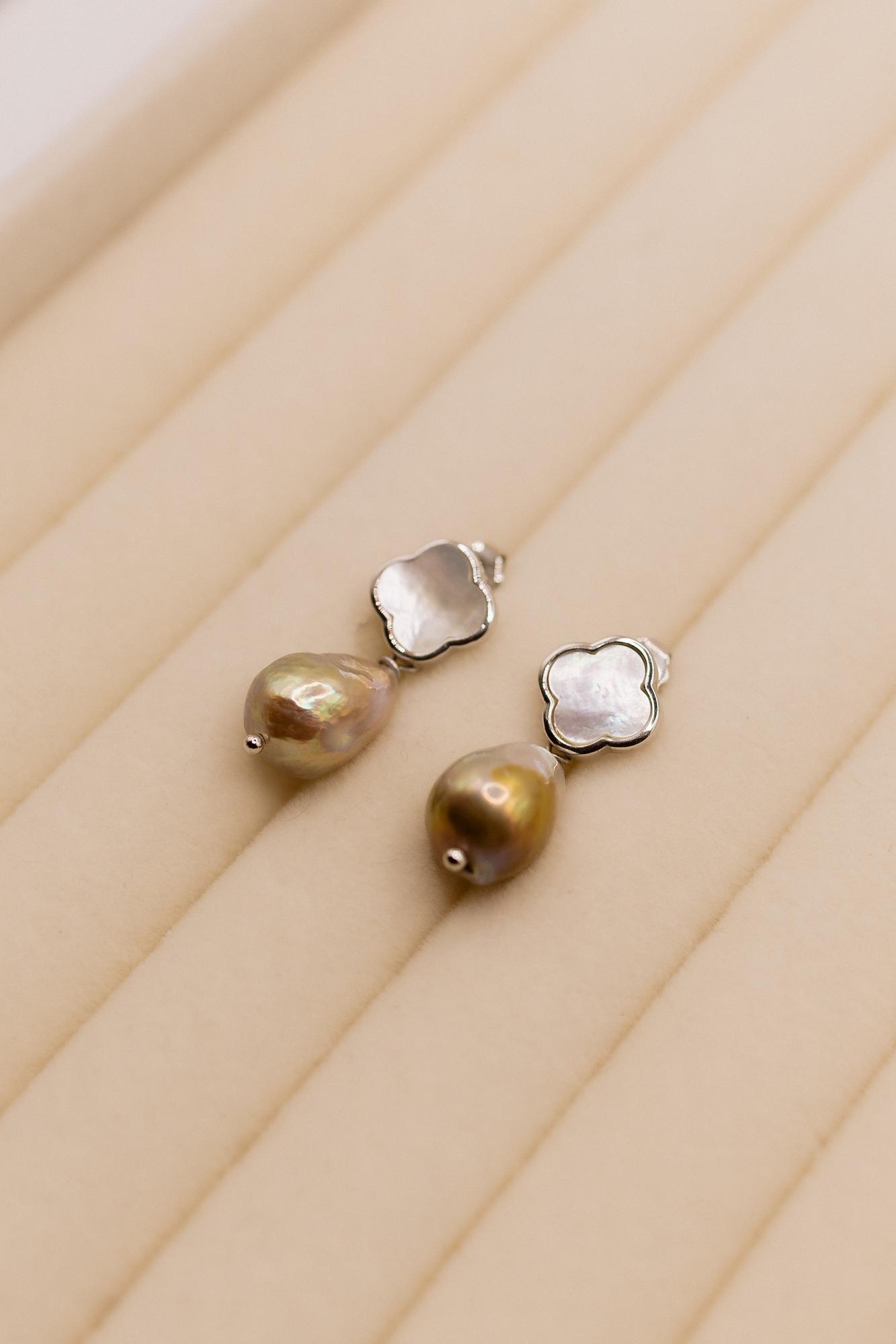 Серьги пуссеты клевер темно-розовый жемчуг