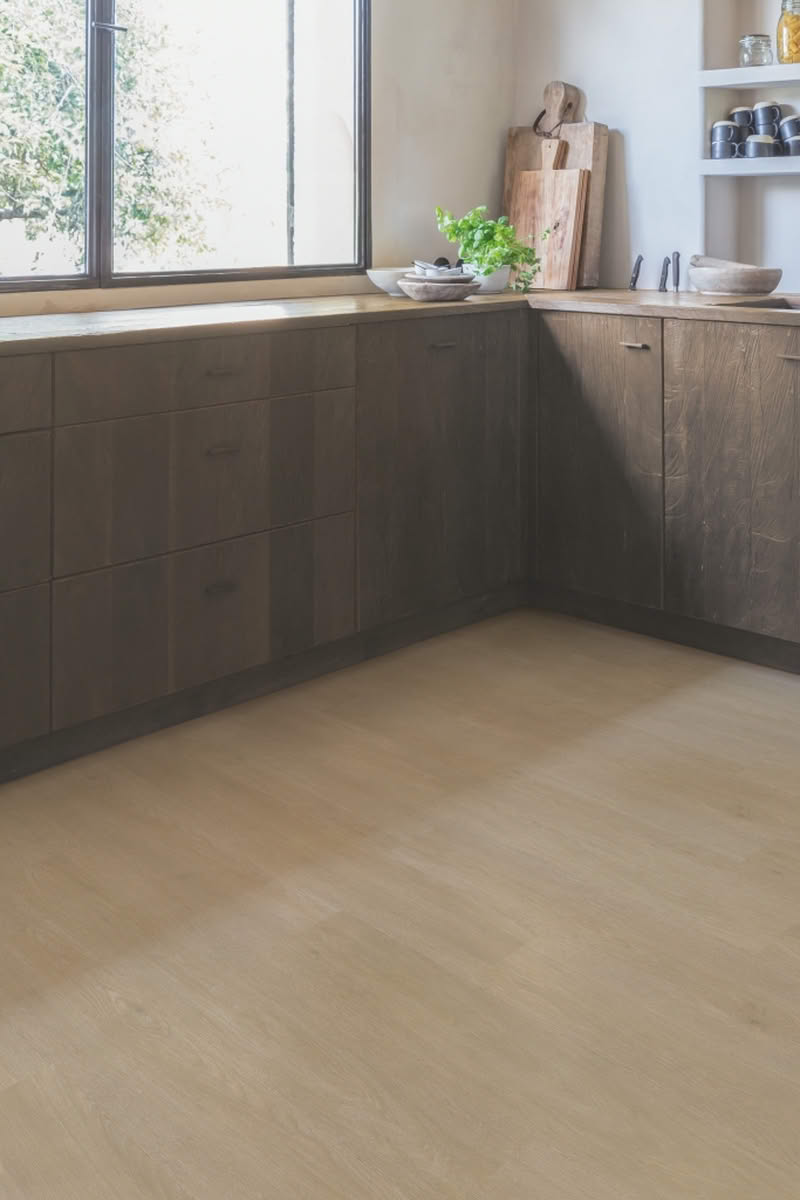 ПВХ-плитка Quick-Step Дуб сатиновый серо-бежевый Liv SGSPC20317