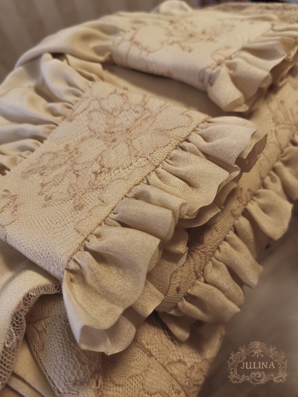 Блузка шелковая с кружевом Шантильи "Эмили"