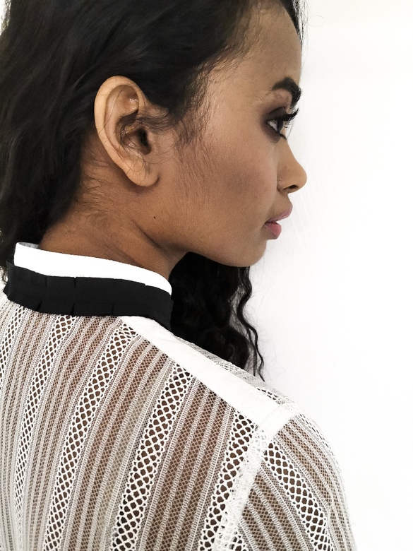 Блузка из полосатого кружева