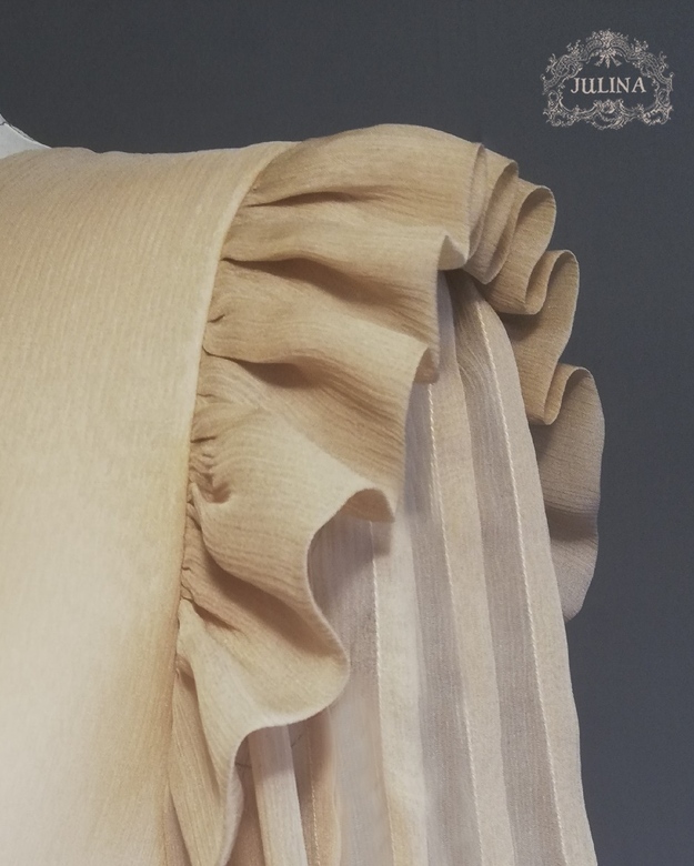 Платье бежевое из натурального шелка