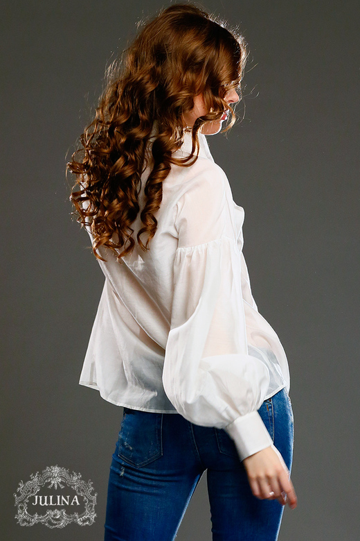 Блузка белая батистовая