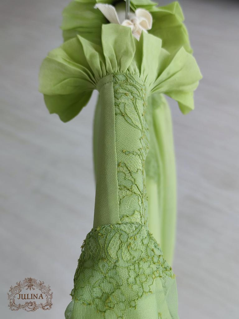 Блузка шелковая с шантильи зеленая
