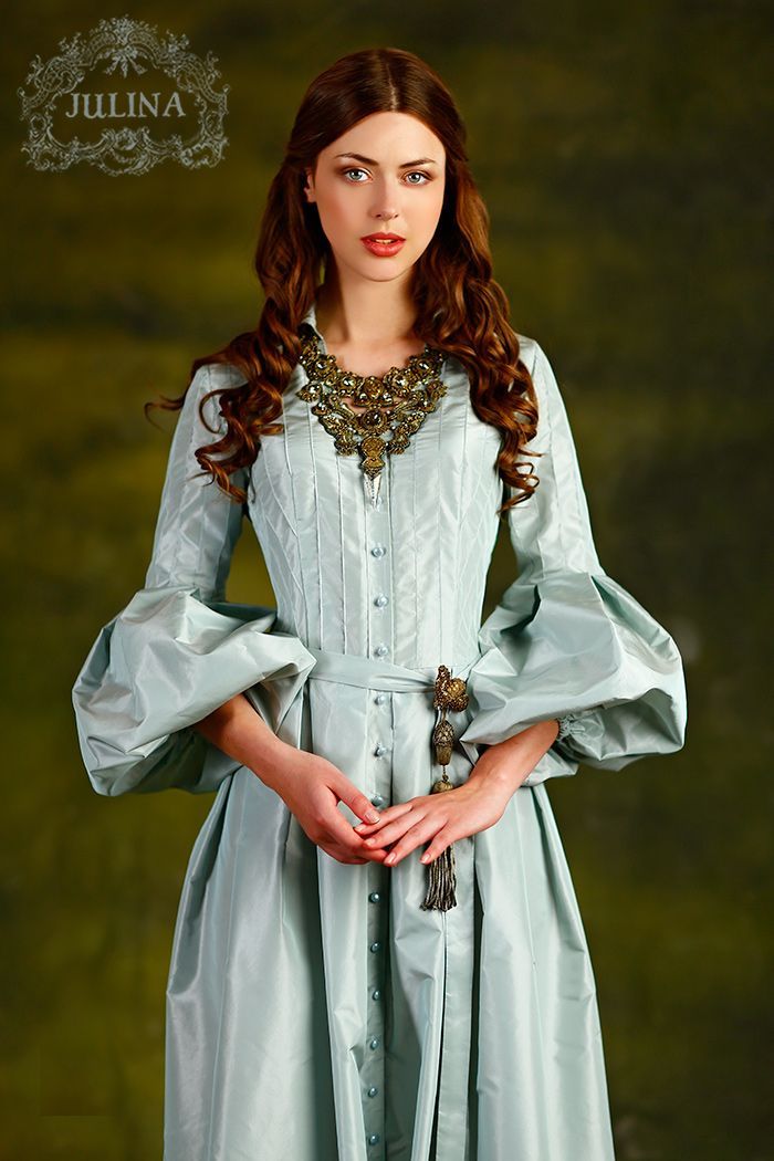 шелковое платье в викторианском стиле