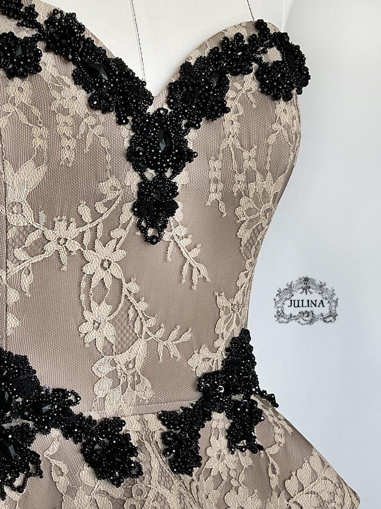 Корсет кружевной вечерний  с ручной вышивкой