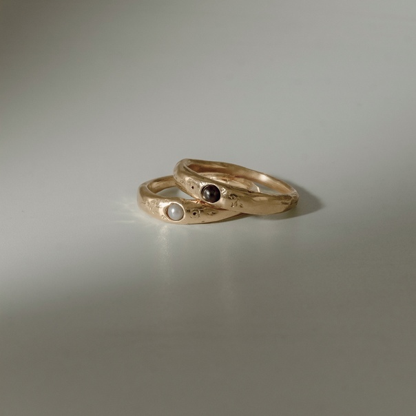 Кольцо с жемчужиной золотом цвете Sergacheva