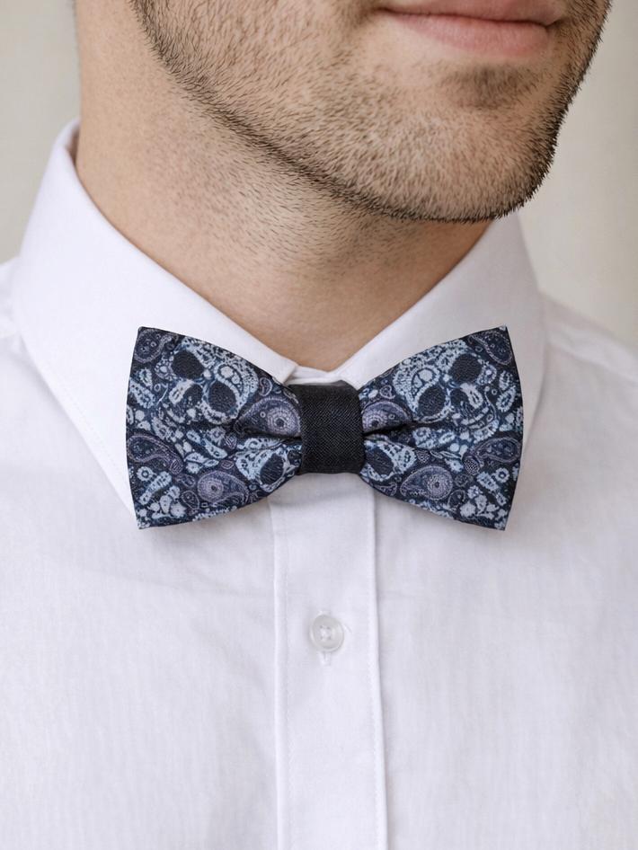 Галстук-бабочка серого цвета с принтом череп