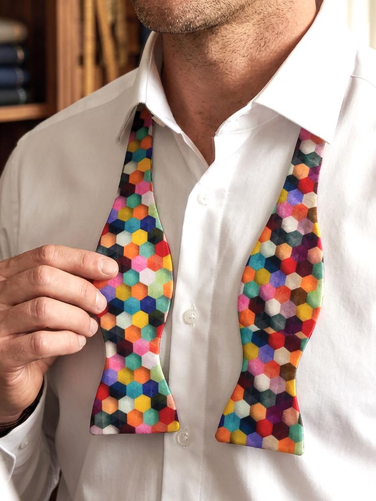 Бабочка самовяз с принтом гексагоны