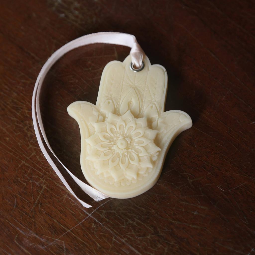 САШЕ ХАМСА "КОЖА И САНДАЛ"