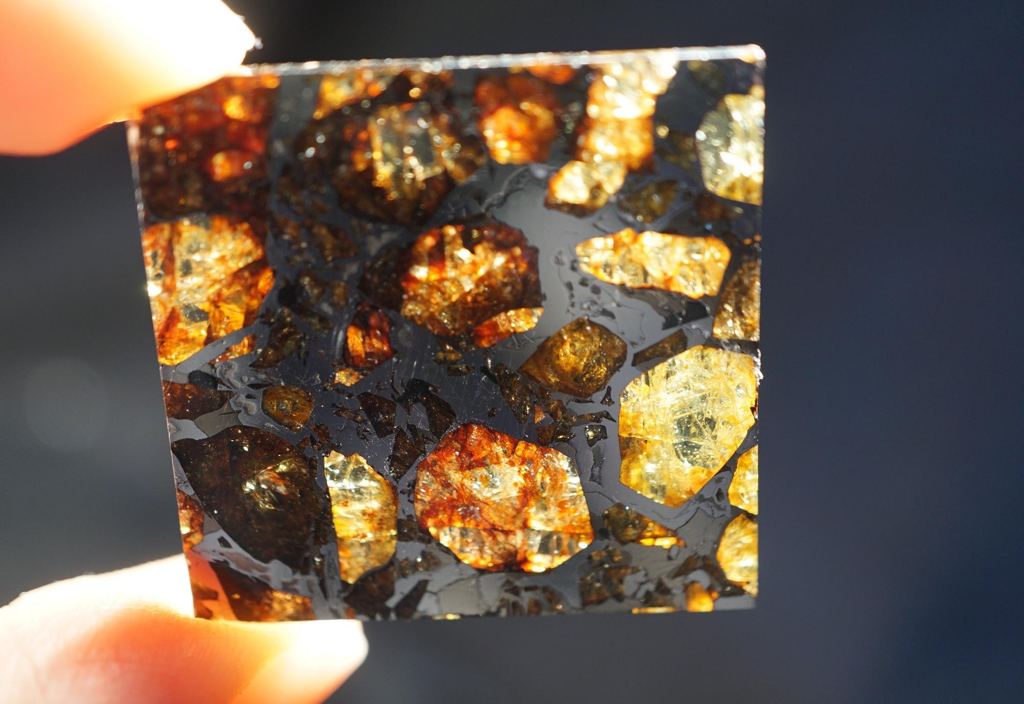 Метеорит Брагин тонкий срез