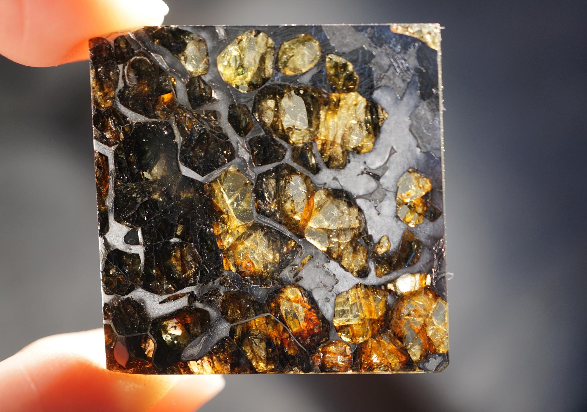 Метеорит Сеймчан прозрачный срез