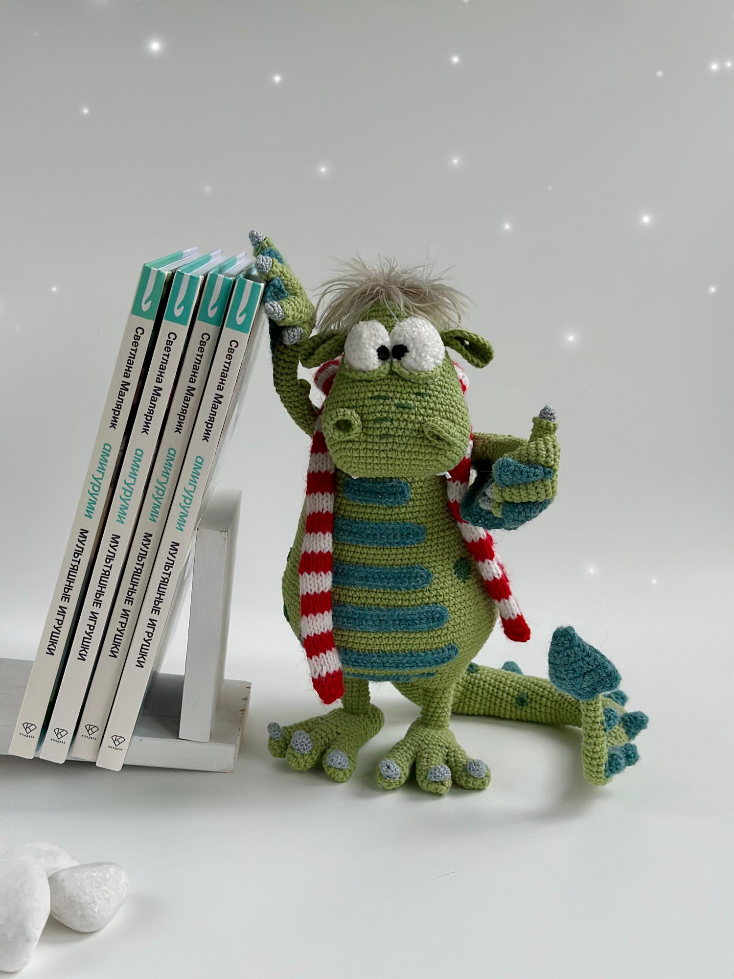 Книга. Мультяшные игрушки. Амигуруми.