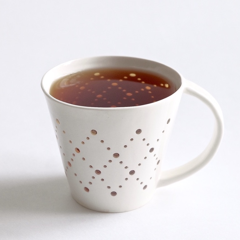 Фарфоровая кружка ручной работы с прорезным узором Ромбы