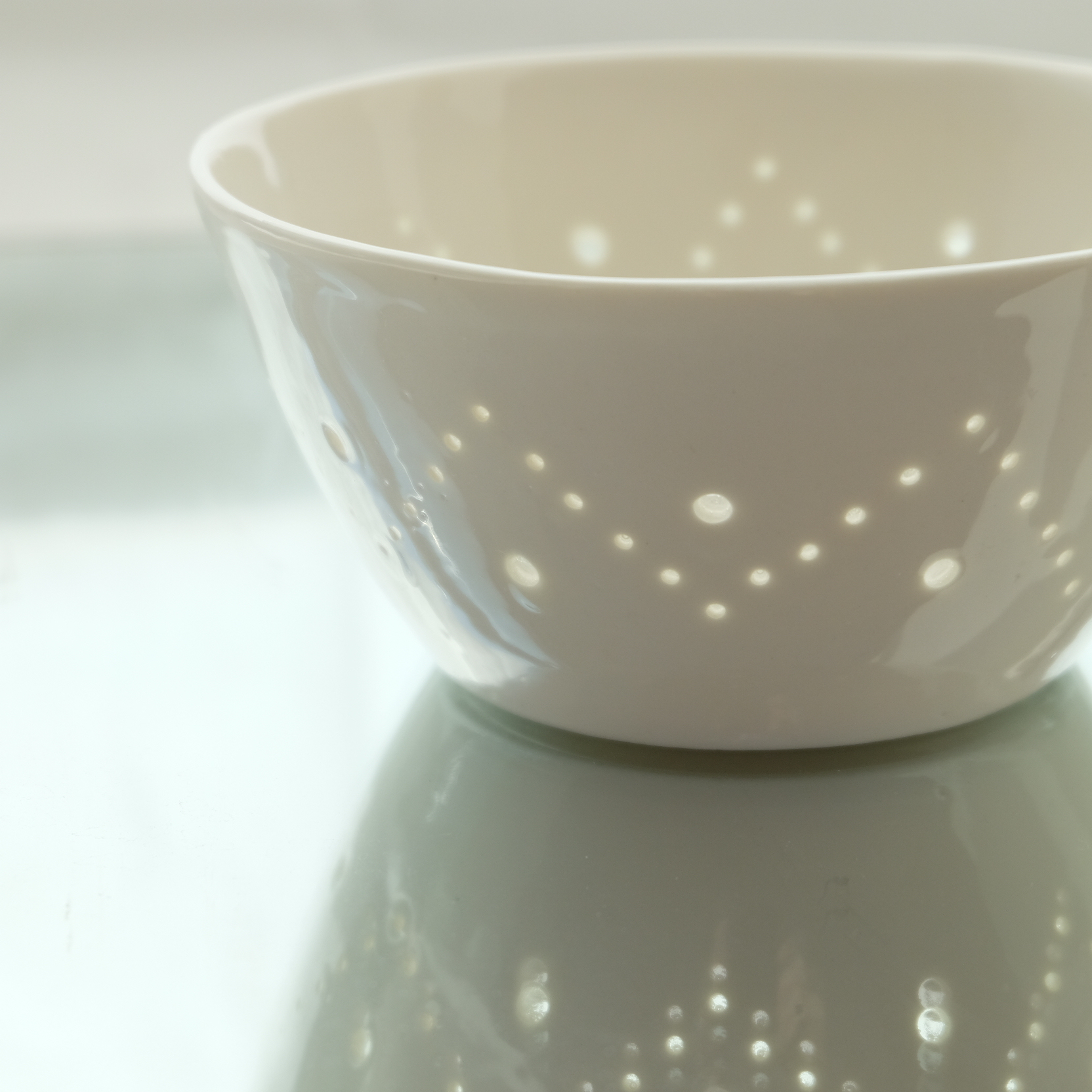 Пиала фарфоровая ручной работы с прорезным узором Канва