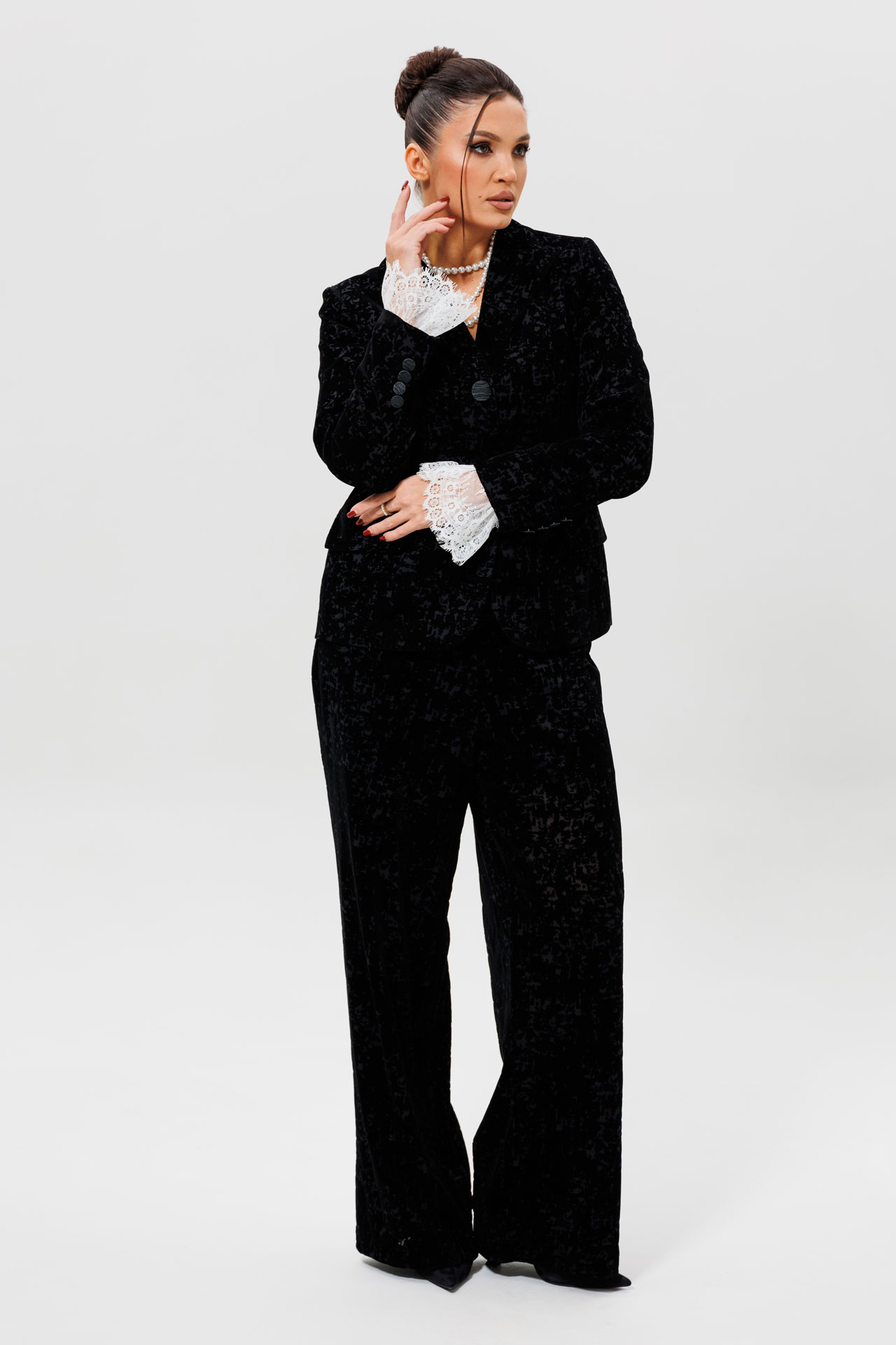 Костюм черный бархат с манжетами арт 1285м