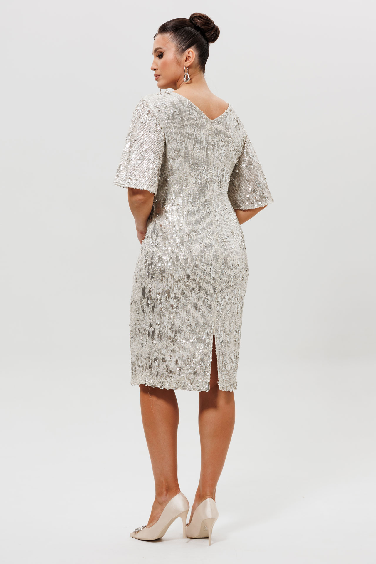 Платье серебристое с пайетками и рукавами-крылышками арт. 1037/1
