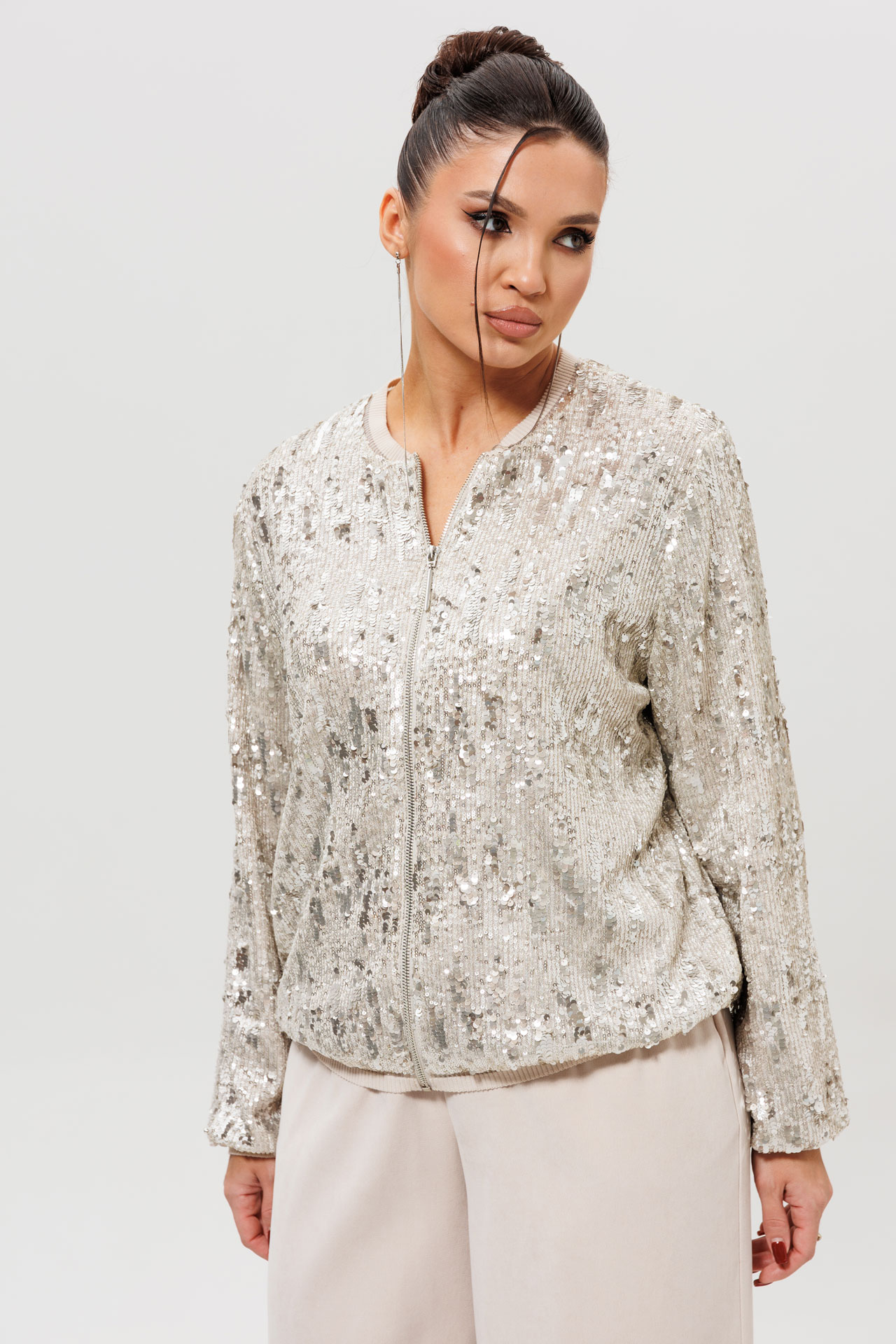 Жакет-бомбер серебристый с пайетками арт. 1279
