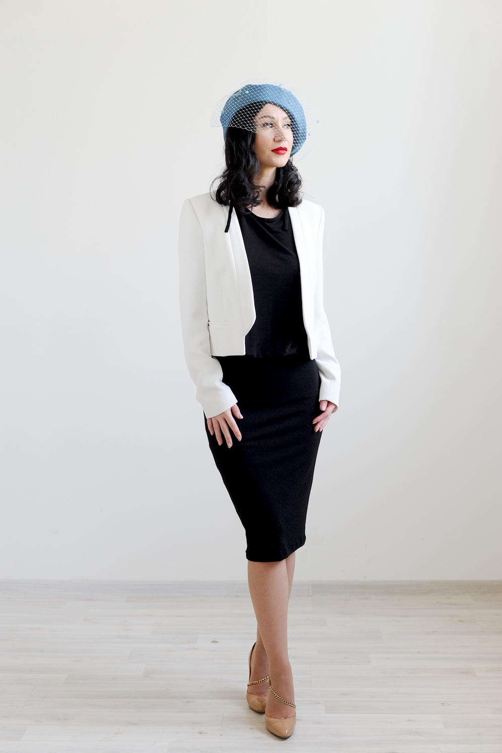 Берет голубого цвета женский с вуалью