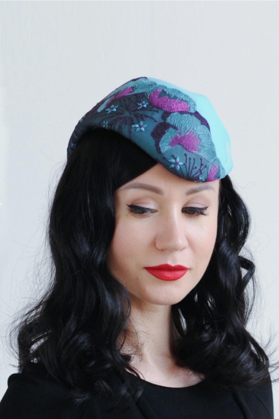 Бирюзовая шляпа пилотка цвета тиффани с фиолетовым