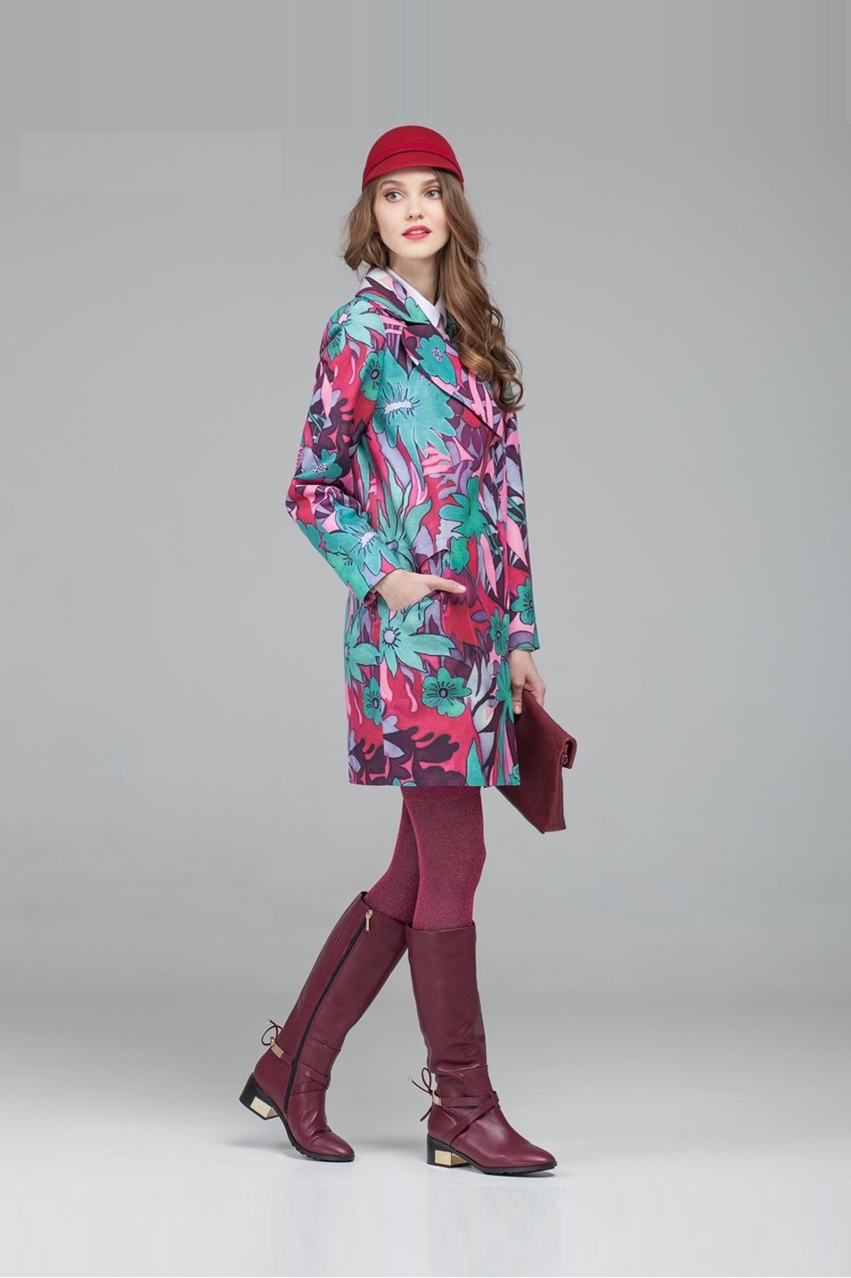 Красная кепка с ярким пальто Кепи из фетра