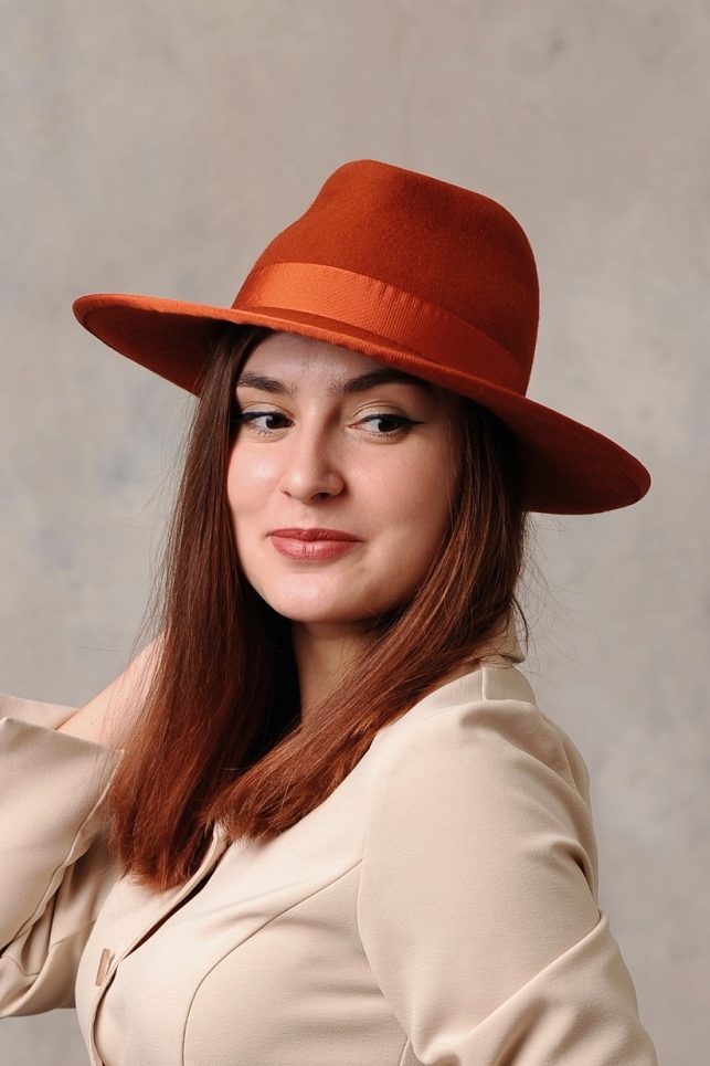 Рыжая шляпа широкополая оранжевая